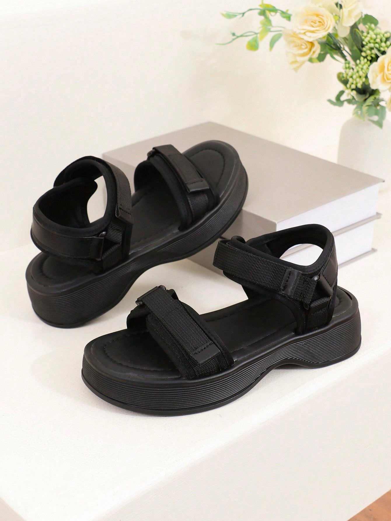 New Summer Style Women's Sporty Hook And Loop Sandals, Round Toe, Stylish And Versatile, Goes Well With Skirts And Thick-Soled Casual Beach Sandals For Students, Anti-Slip