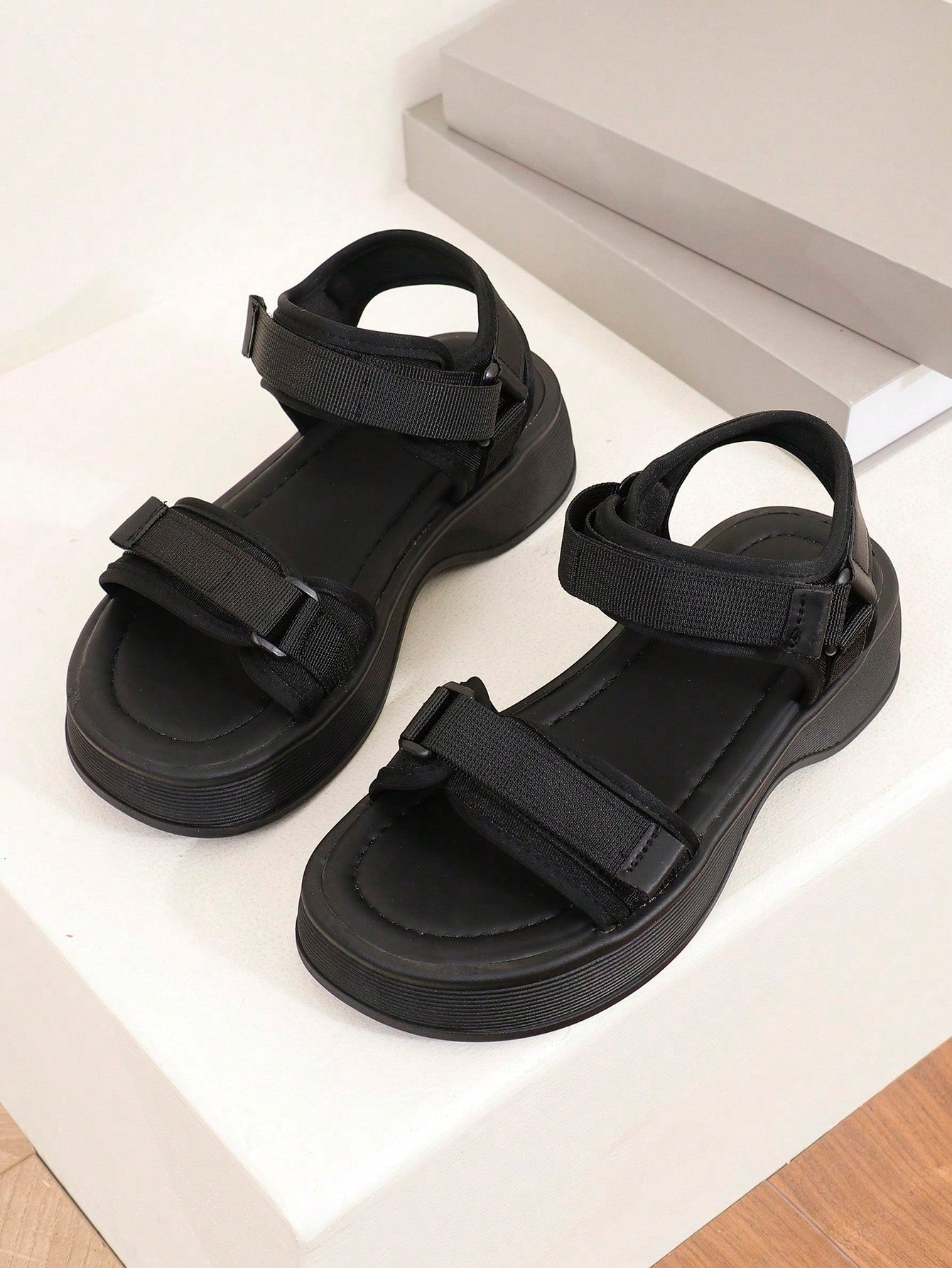 New Summer Style Women's Sporty Hook And Loop Sandals, Round Toe, Stylish And Versatile, Goes Well With Skirts And Thick-Soled Casual Beach Sandals For Students, Anti-Slip