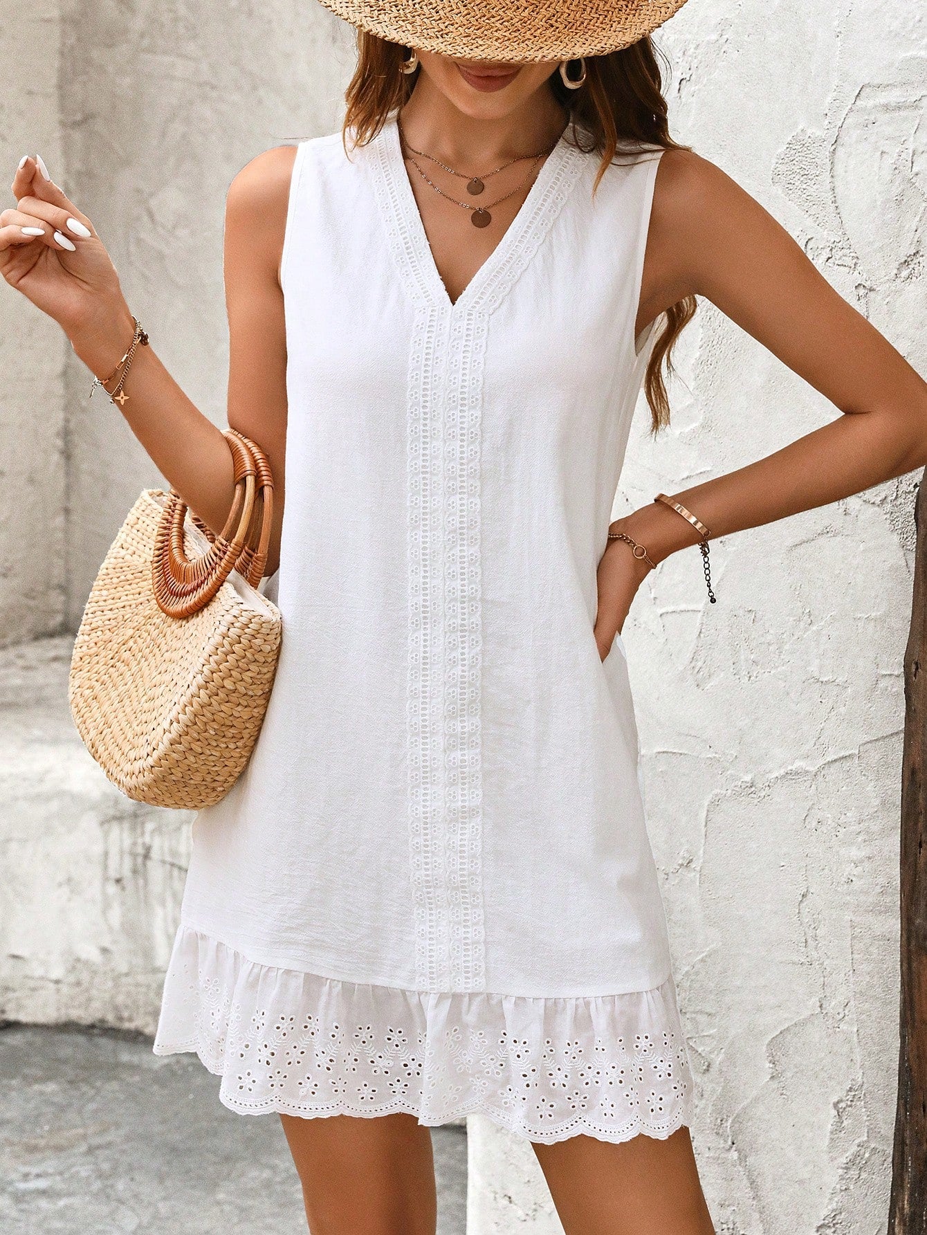 Ladies' Casual Solid Color White Dress With Lace Embroidery Decoration On Neckline And Hem