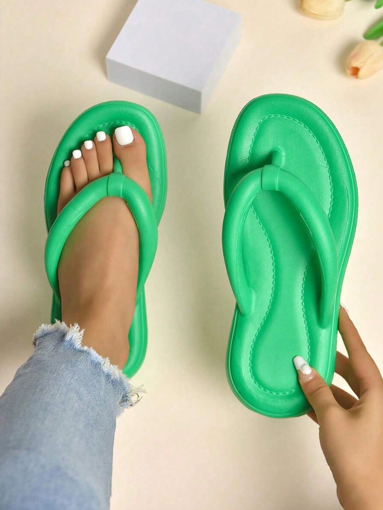 Minimalist Women's Flat Toe Separator Slippers For Both Indoor And Outdoor Use, Beach Slides