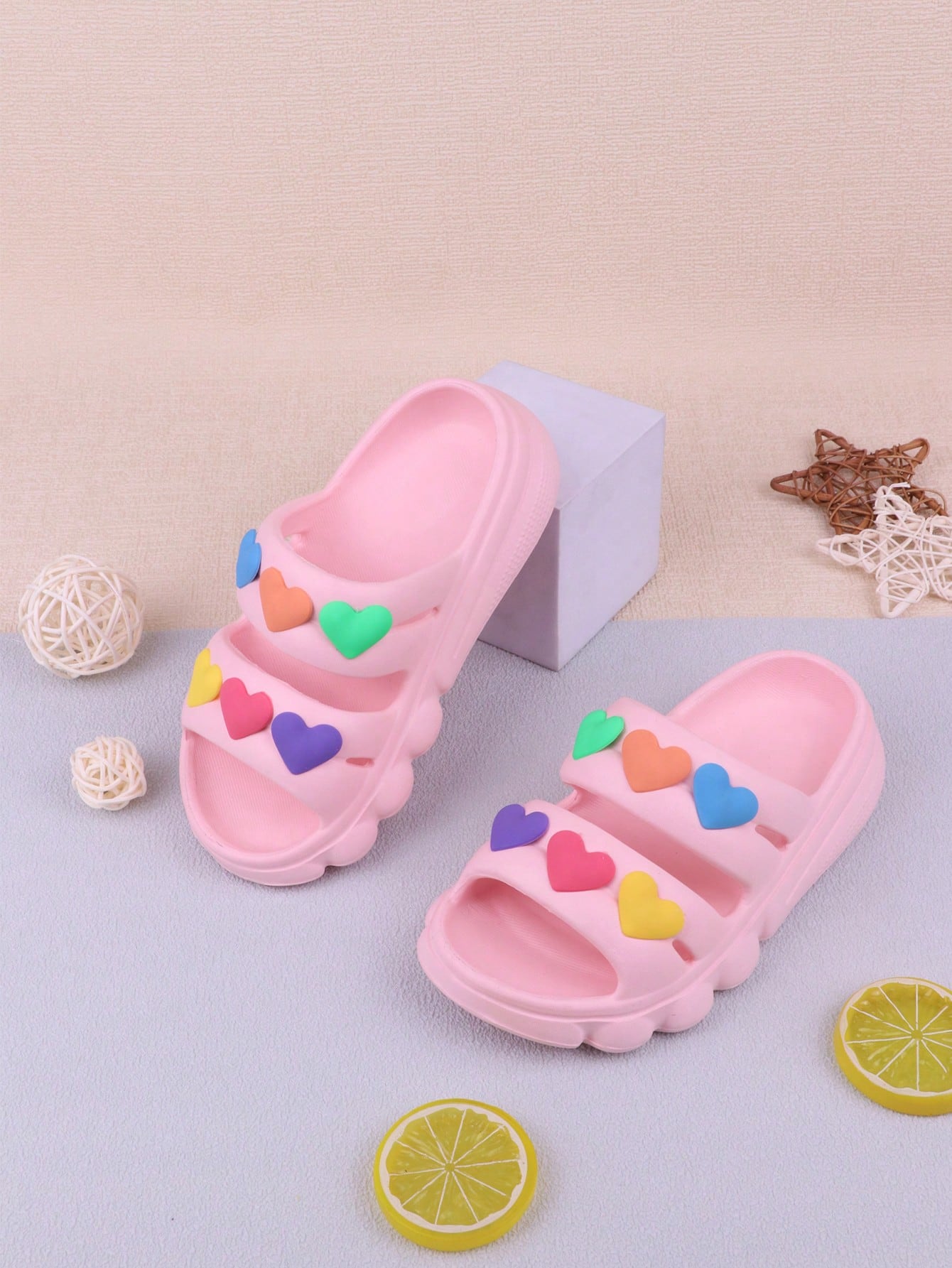 1pair Pink Fashionable Girls' Lightweight, Soft & Comfortable Heart Shaped Casual Slippers - Suitable For Boys To Wear Outdoors During Summer