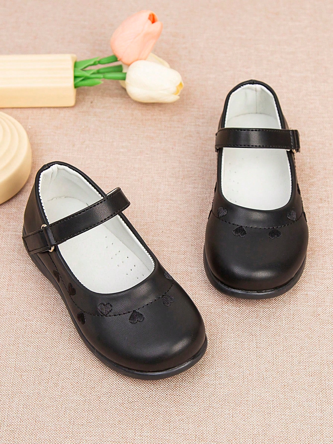 Kids' Black Leather Shoes, Princess Shoes With Heart-Shaped Cutout And Floral Design, Suitable For Girls In Primary And Middle School, For School Or Formal Occasions In Spring And Autumn