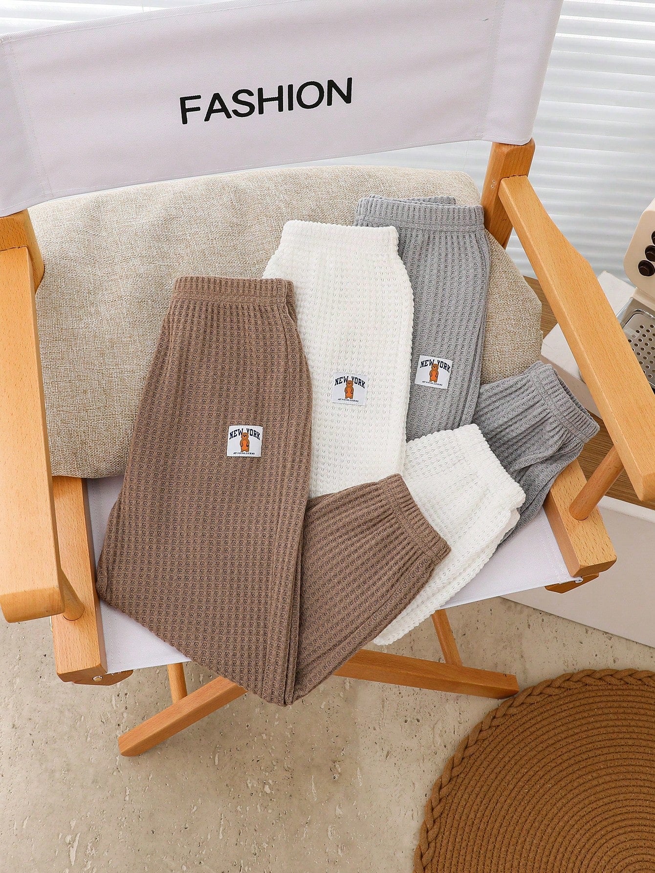 3pcs Kids Summer Outfits, Young Boy Comfortable & Cute Style Fun Little Badge Design Jogger Pants Knitted Sweatpants, Suitable For Outdoor Activities And Leisure City Walk