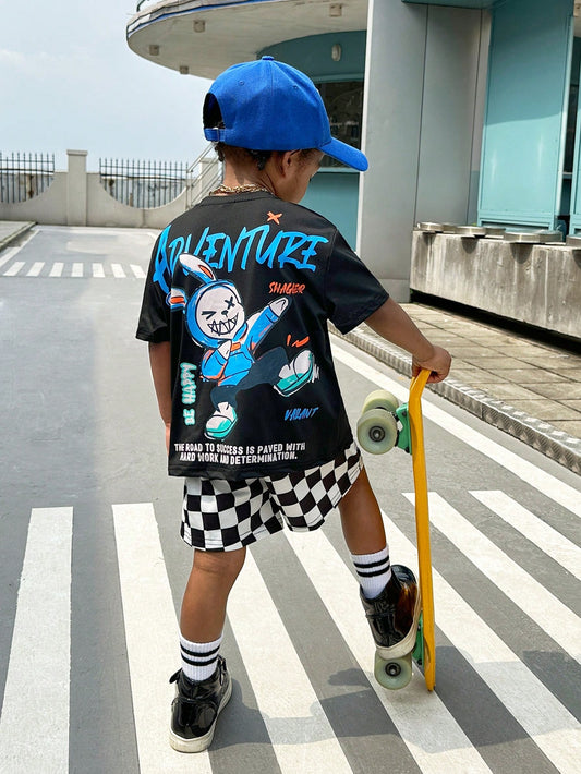 2pcs/Set Young Boys' Casual College Style Comfortable Fashionable Practical Versatile Soft Comfortable Cool Street Graffiti Hand-Painted Breathable & Comfortable Short Sleeve T-Shirt And Checkerboard Pattern Shorts, Suitable For Spring And Summer