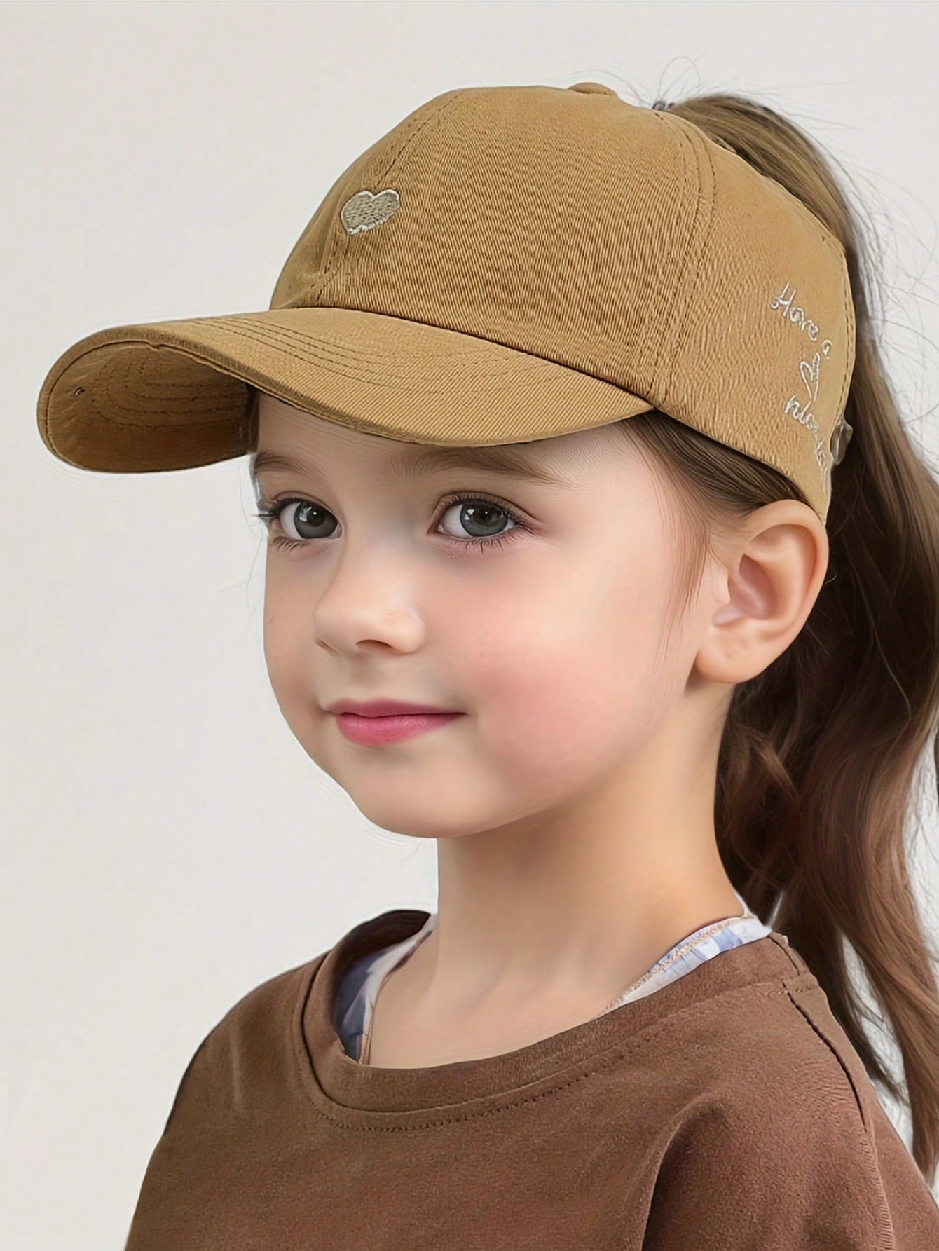 1pc Kids' Solid Color Casual Fashion Cap With Heart Embroidery, Can Tie High Ponytail, Sunshade And Sunscreen