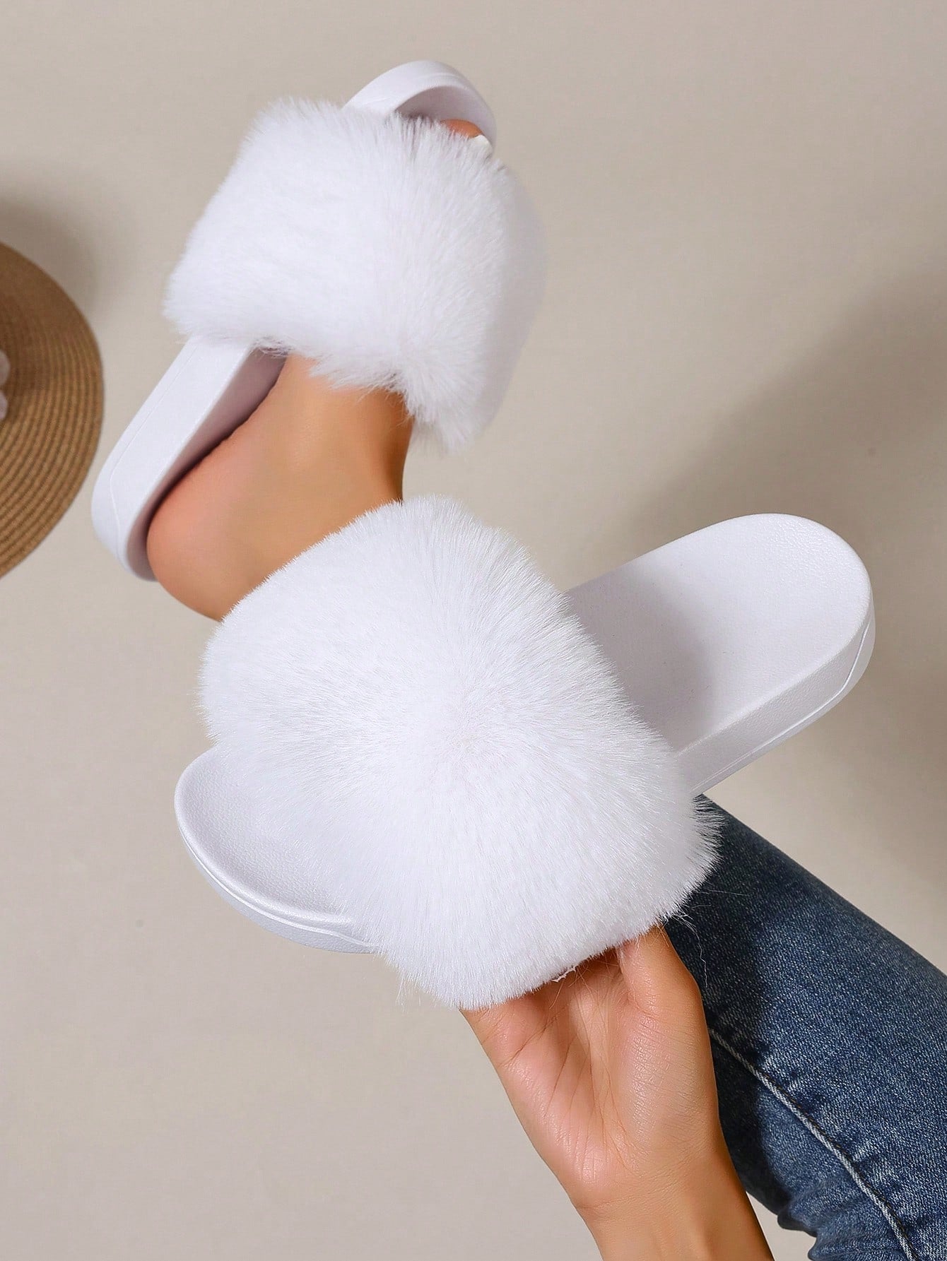 Women's Summer Plush Slippers, Colorful Beach Slides With Solid Faux Fur And Anti-Slip Soles, Fashionable Flat Sandals For Indoor And Outdoor Use