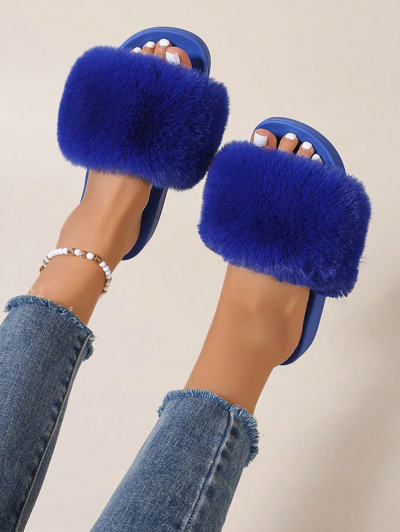 Women's Summer Plush Slippers, Colorful Beach Slides With Solid Faux Fur And Anti-Slip Soles, Fashionable Flat Sandals For Indoor And Outdoor Use