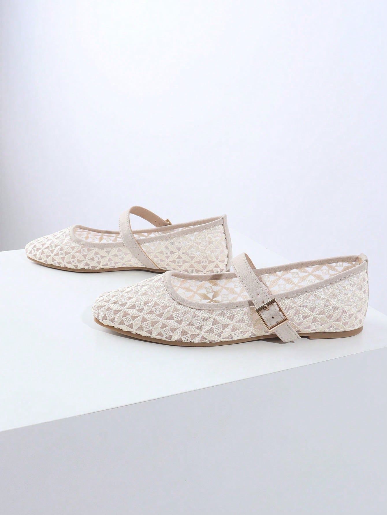 Women's Fashionable Square Toe Breathable Hollow Out Woven Mesh Comfortable Slip-On Flat Shoes With Buckle Strap, Apricot