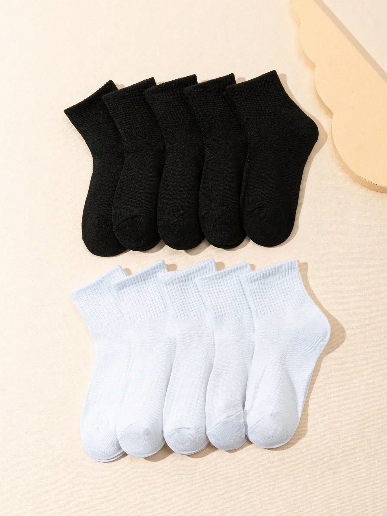 10pairs Kids' Black & White Letter Stripe Pattern Simple, Comfortable & Versatile Mid-calf Socks