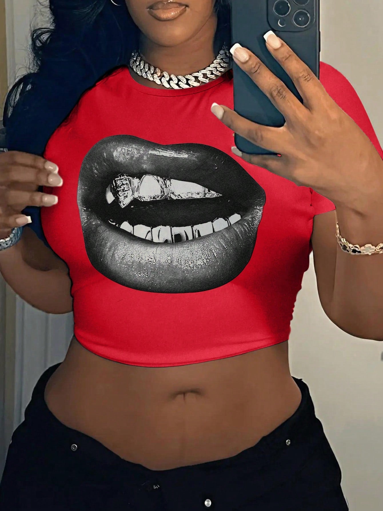 Casual Minimalist Mouth & Gold Teeth Printed Round Neck Crop Sleeve Slim Crop Top T-Shirt For Women, Suitable For Summer