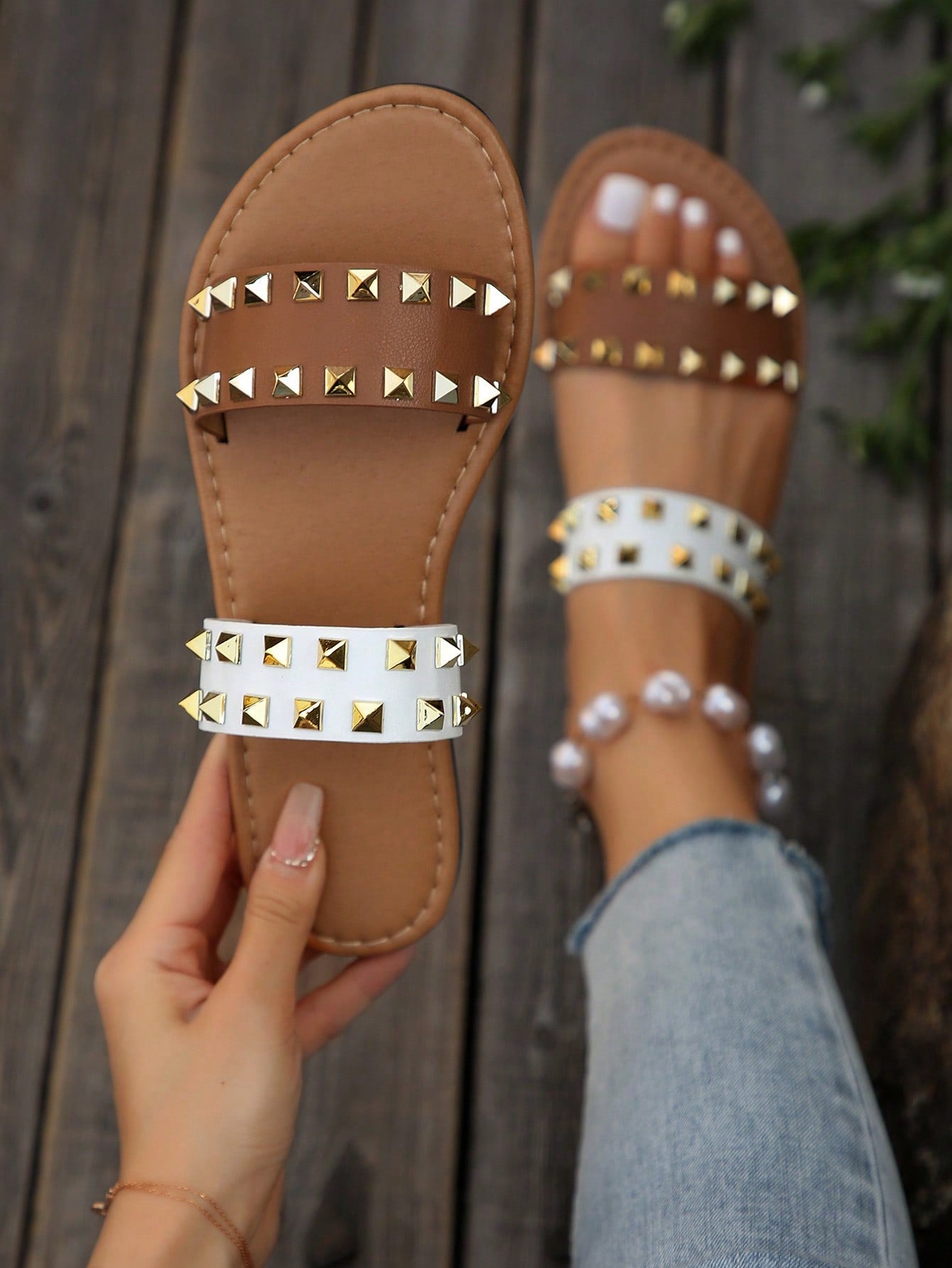 Women's Brown Flat Sandals With Metal Rivet And Rhinestone Decor, Elastic Ankle Strap T-Strap Thong Flat Sandals, Summer Fashion Comfortable Beach Shoes