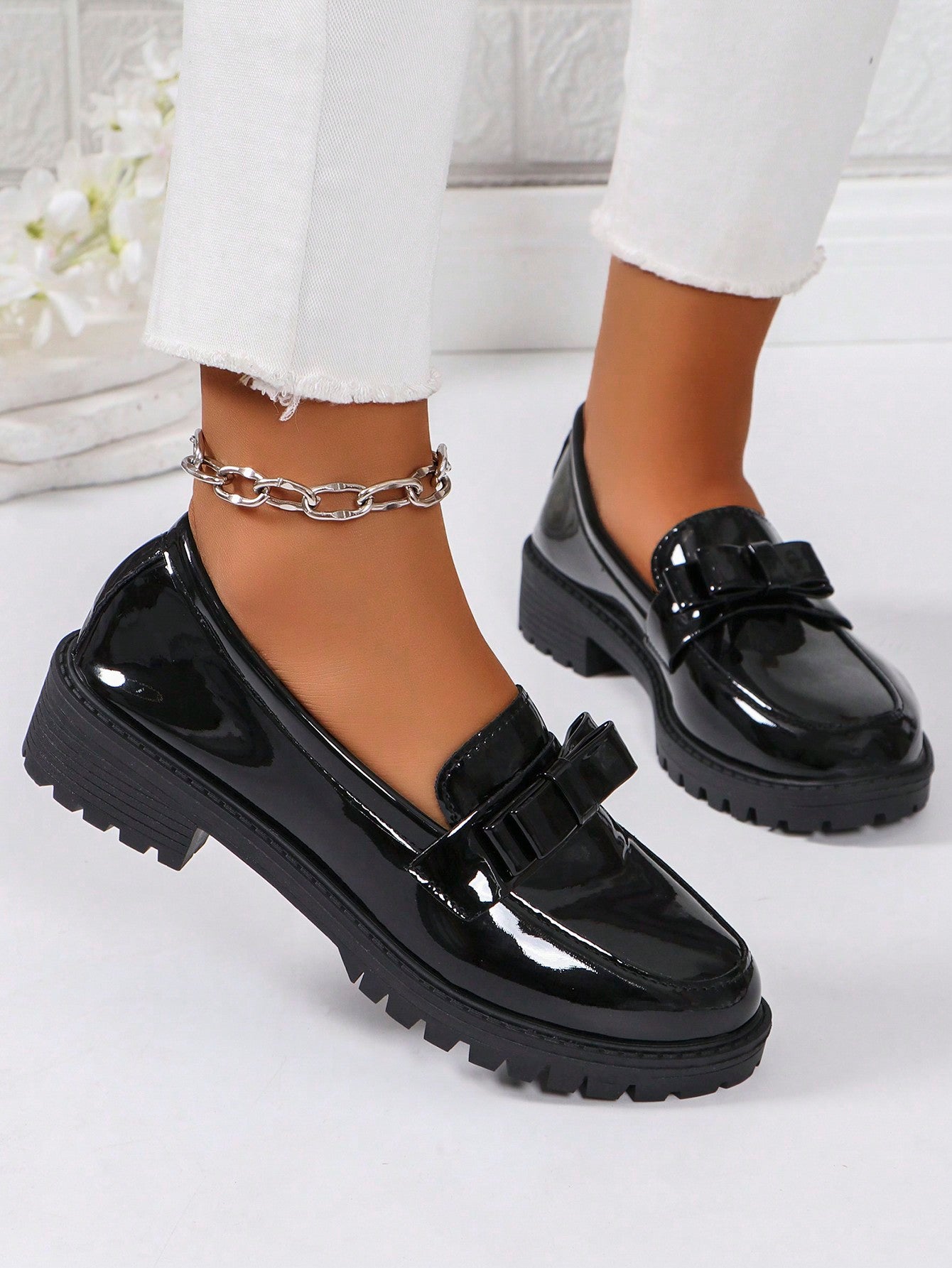 2024 New Arrival Retro Chunky Heel Bowknot Loafers For Women, British Style Shallow Mouth Patent Leather Anti-Fouling Casual Shoes