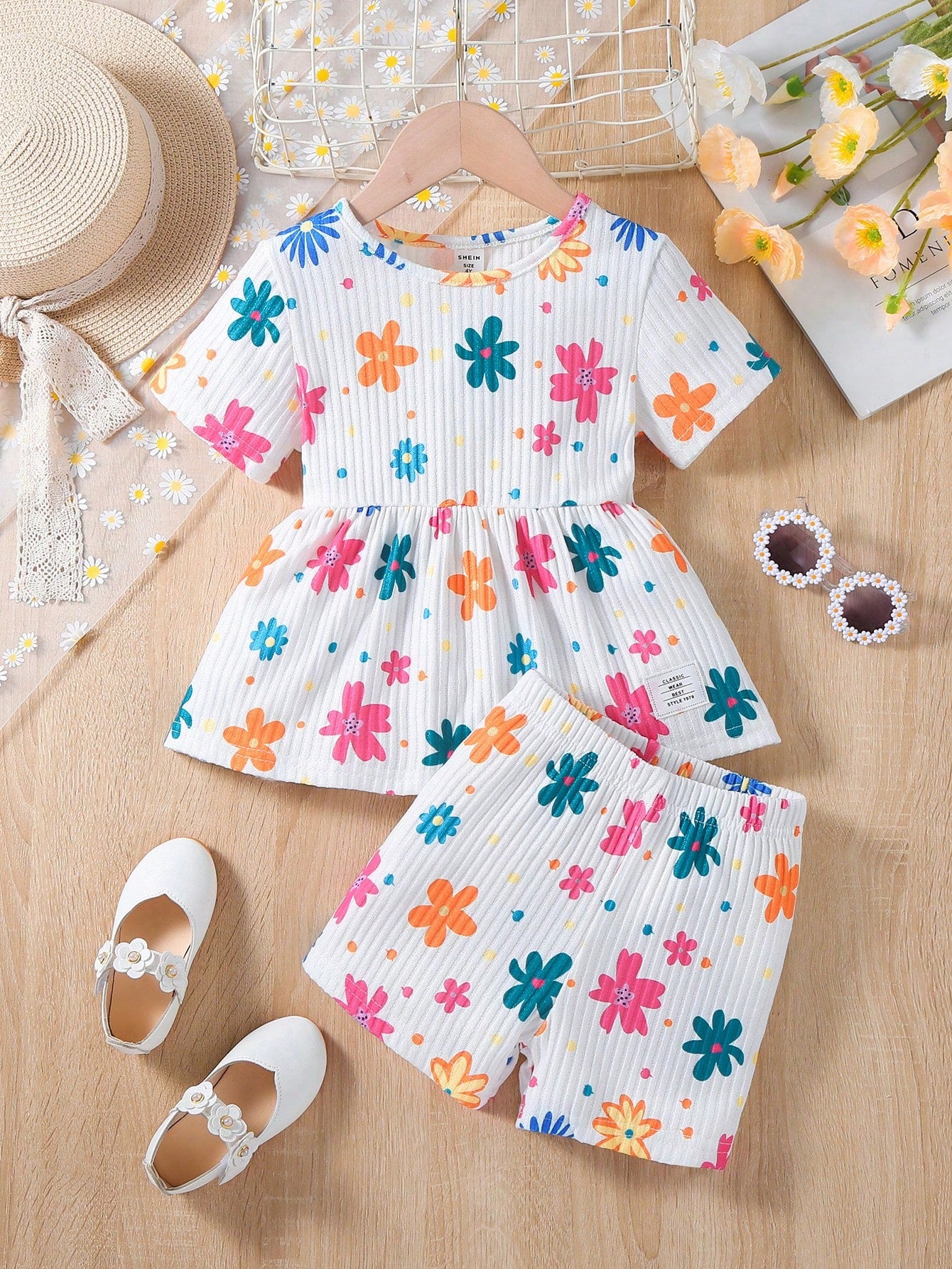 Young Girl Floral Printed Short Sleeve Round Neck Top And Shorts Set