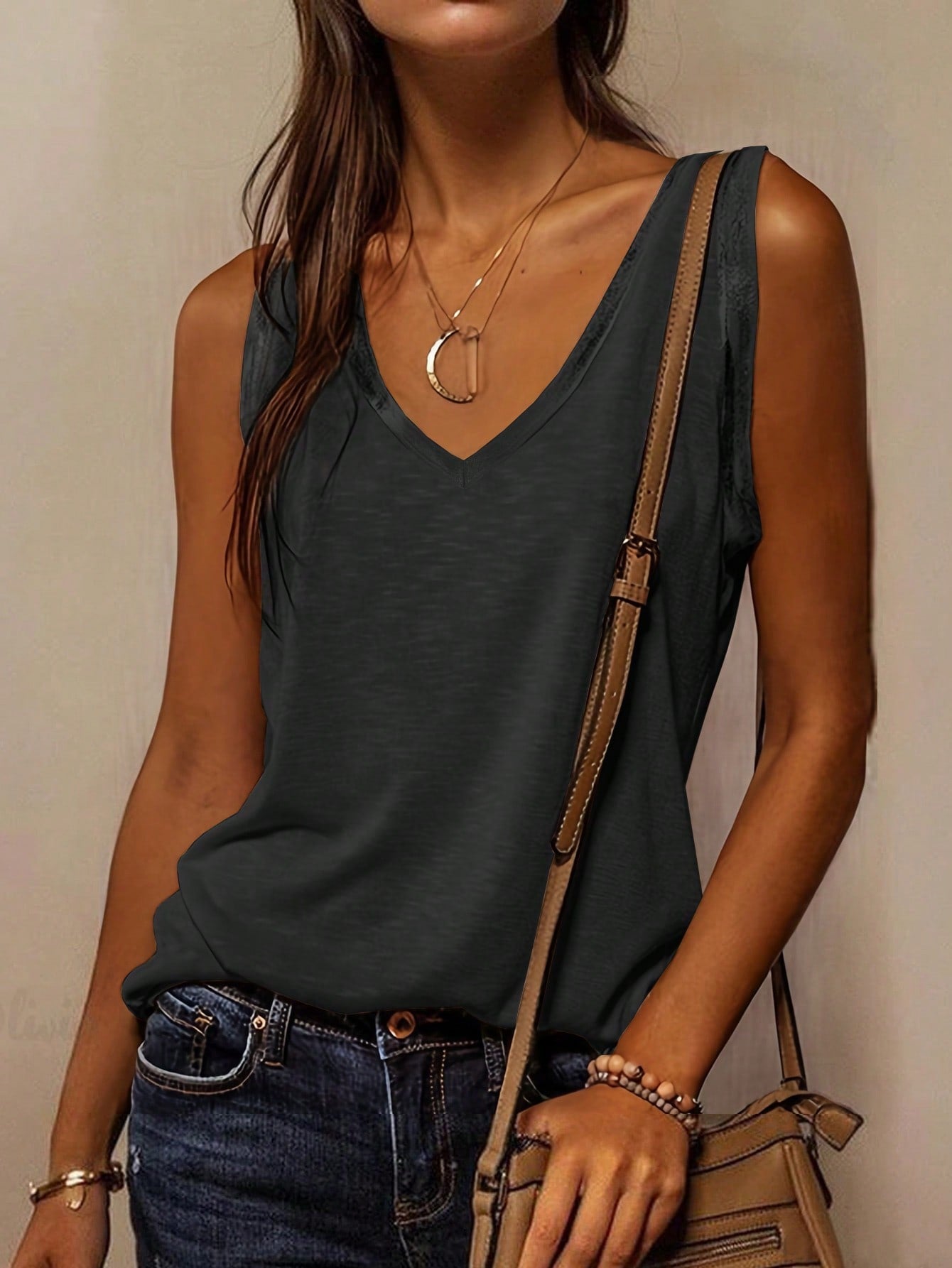 Women's Spring/Summer V-Neck Casual Solid Color Loose Fit Tank Top With Contrast Color