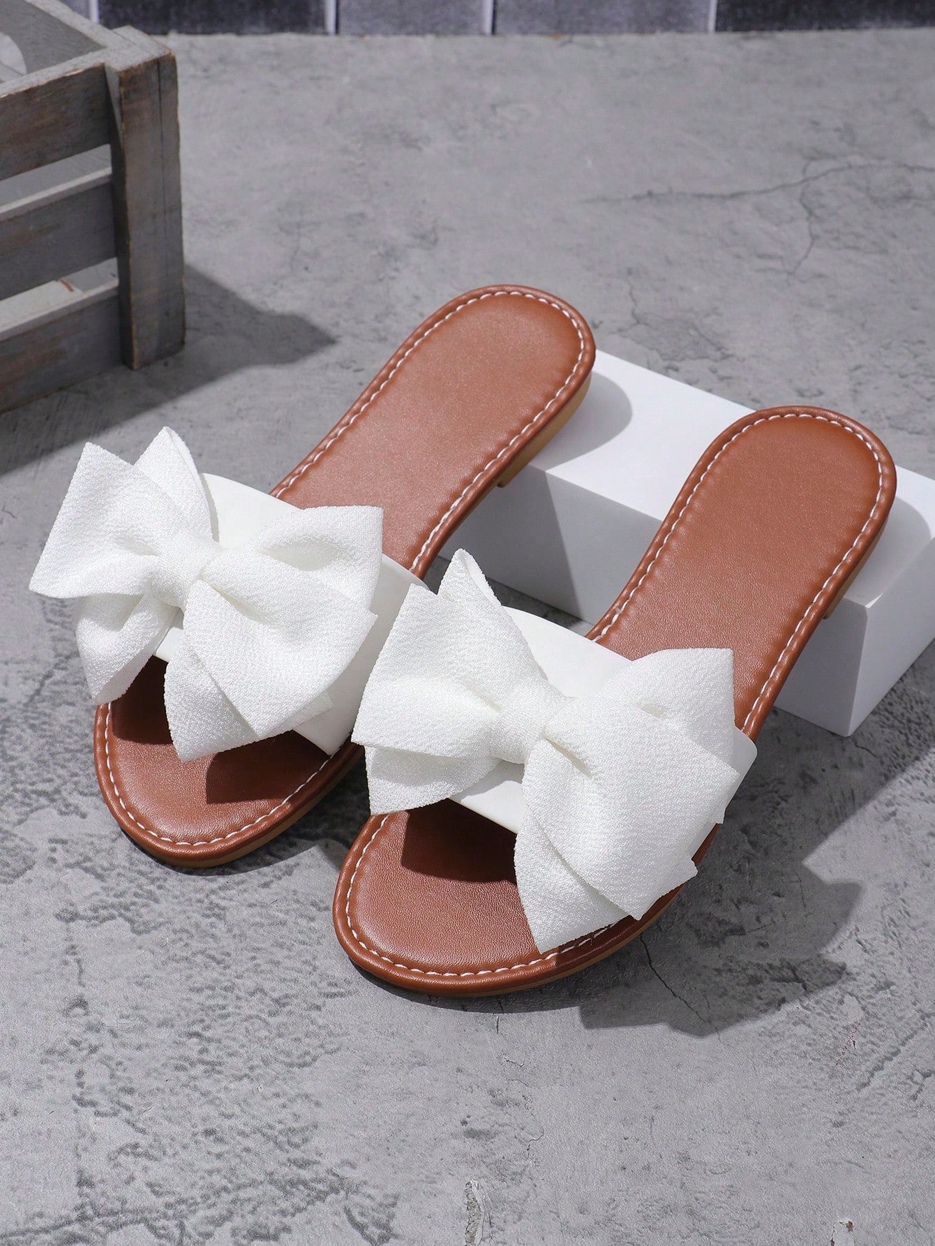 2024 New Fashion Bowknot Style Vacation Flat Sandals And Slippers, Cut-Out Toe Design