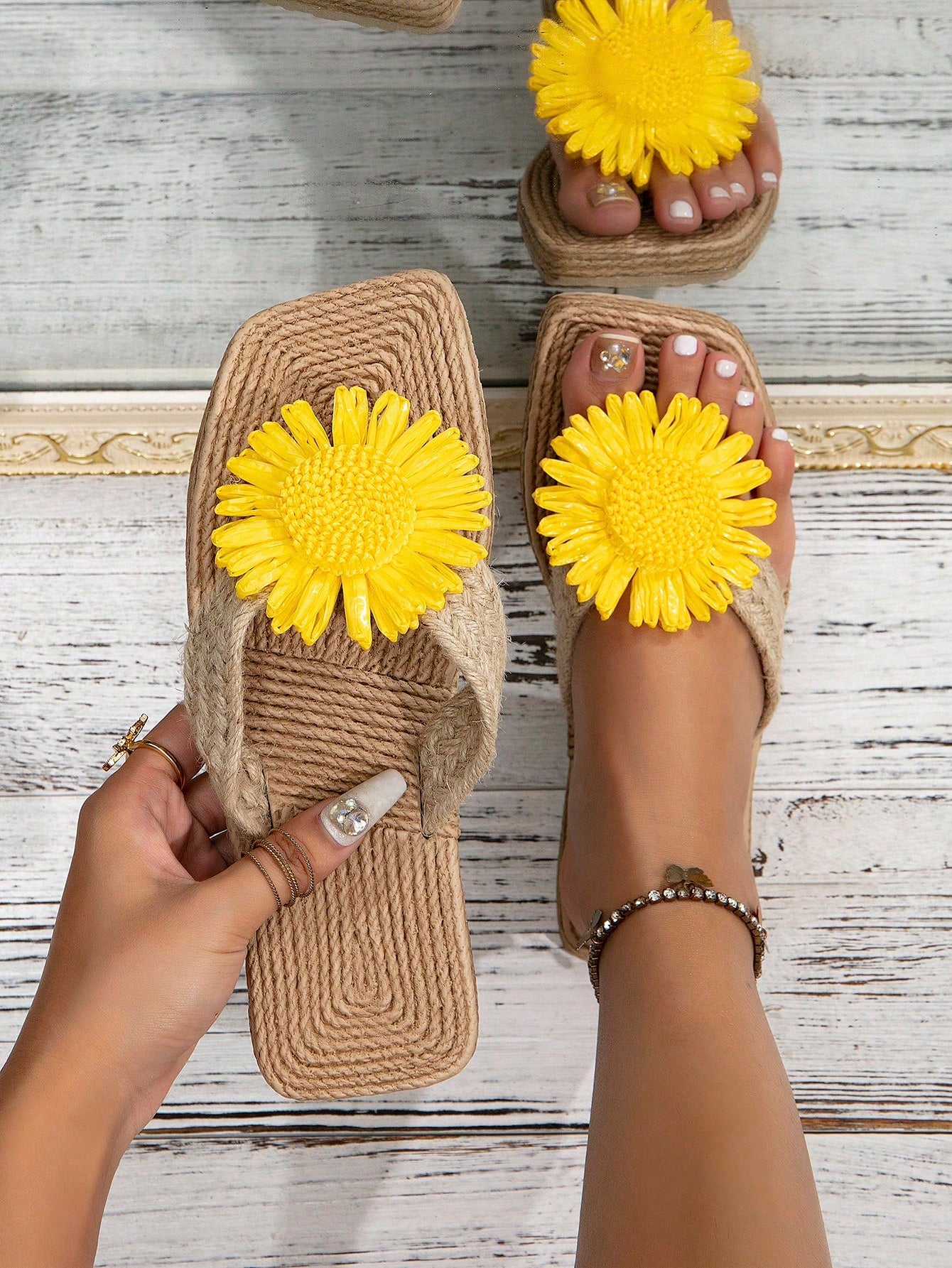 Women Flower Decor Flip-Flops, Vacation Linen Flip Flops