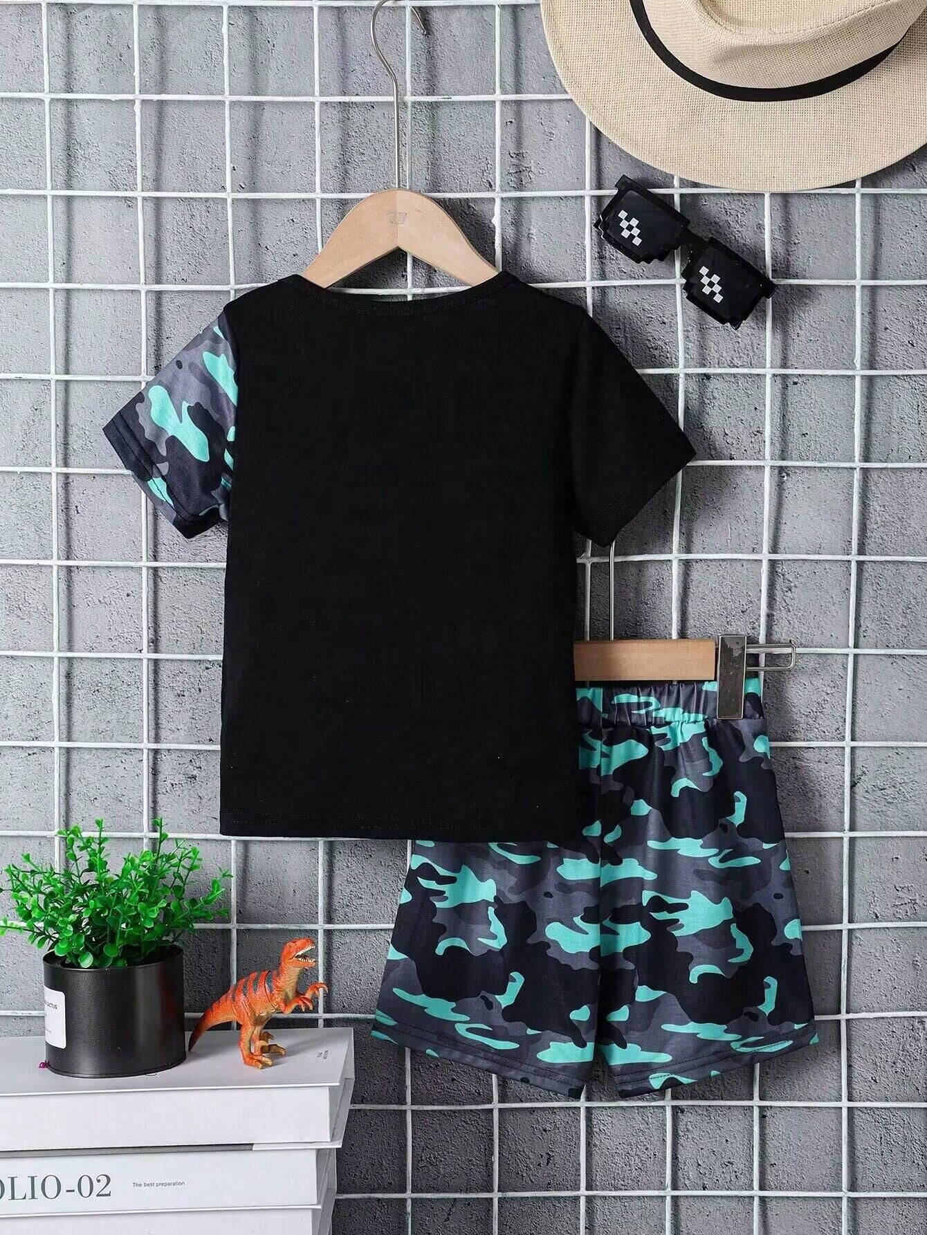 Young Boy Dinosaur Printed Camouflage Patchwork Short Sleeve T-Shirt And Shorts 2pcs Set For Summer