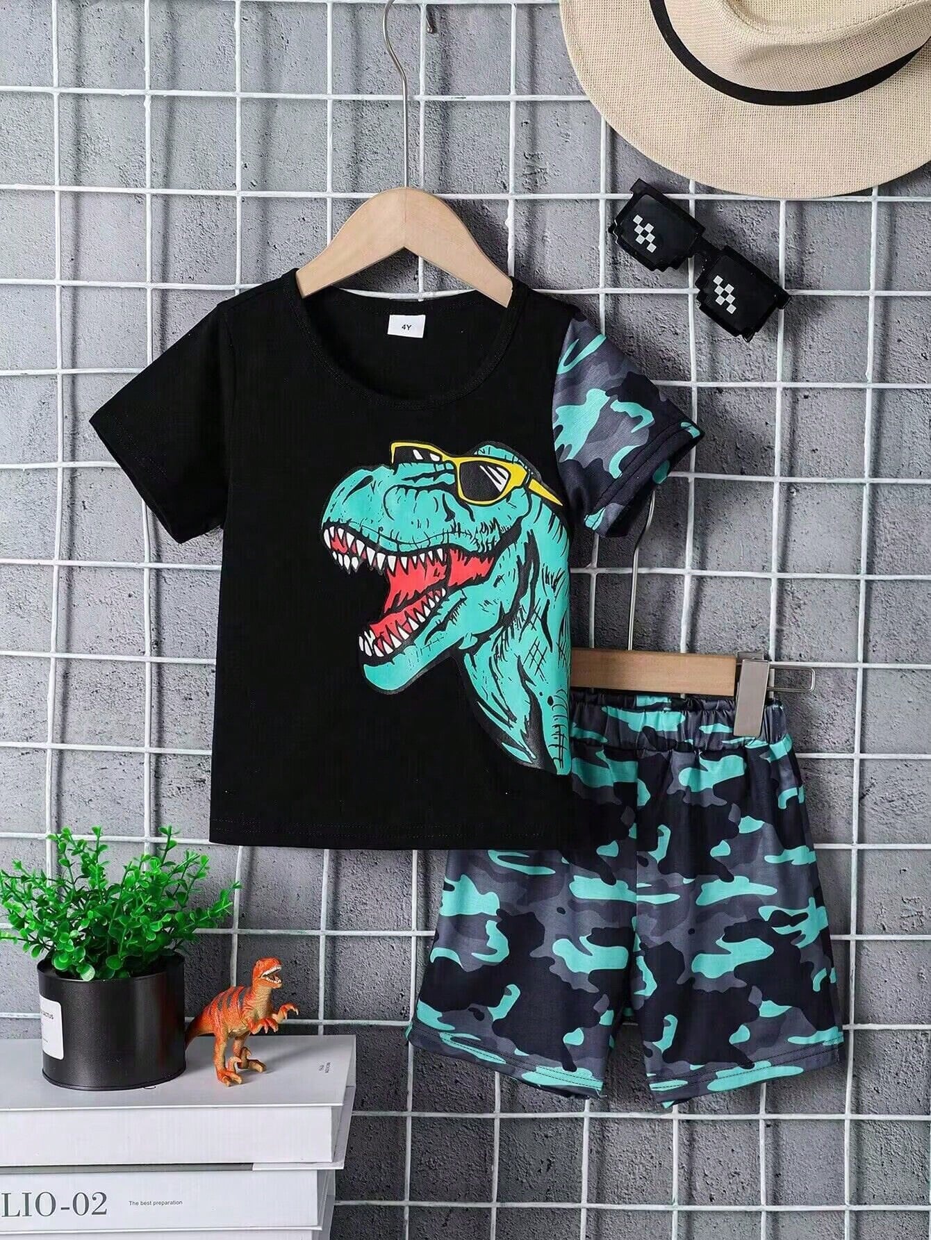 Young Boy Dinosaur Printed Camouflage Patchwork Short Sleeve T-Shirt And Shorts 2pcs Set For Summer