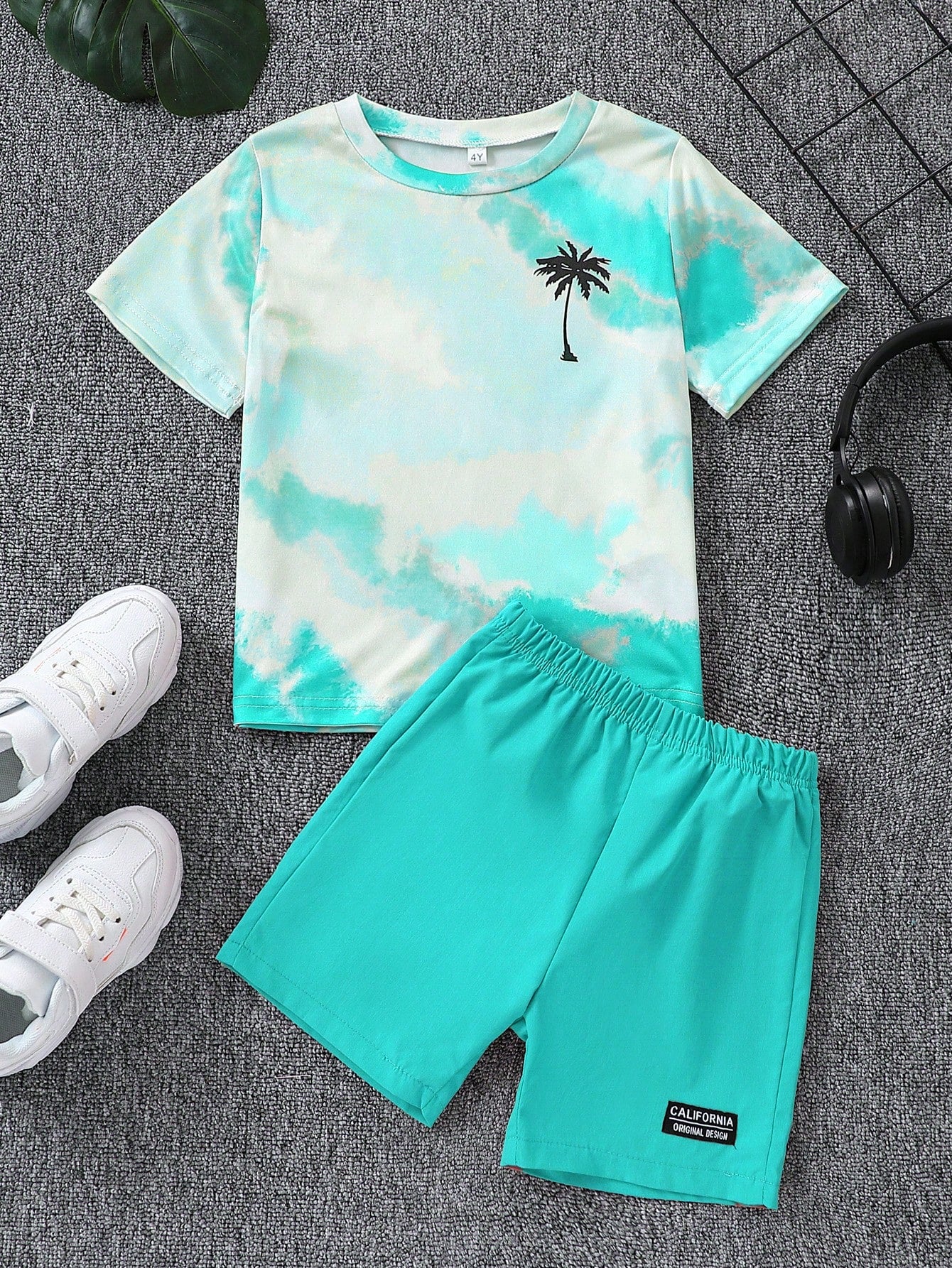 Young Boy 2pcs Coconut Tree Tie-Dyed Print Round Neck Short Sleeve T-Shirt And Letter Patched Shorts Set, Suitable For Vacation, Summer, Beach, Casual, Daily Wear, And Parties