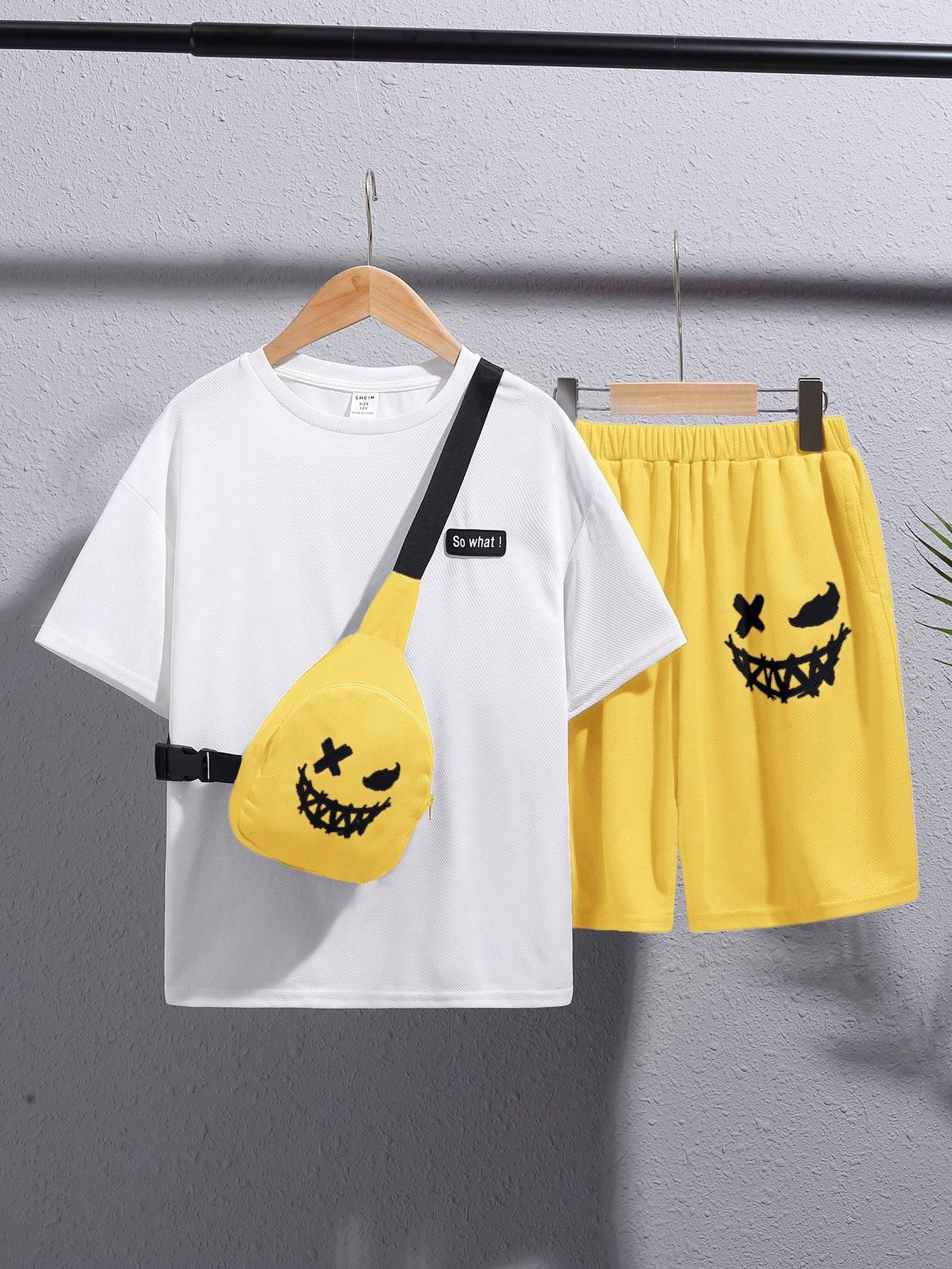 Tween Boys' Casual Street Fashion Slogan Patch Round Neck Pullover Short-Sleeved Top Solid Color Shorts With Cross-Body Bag Three-Piece Set