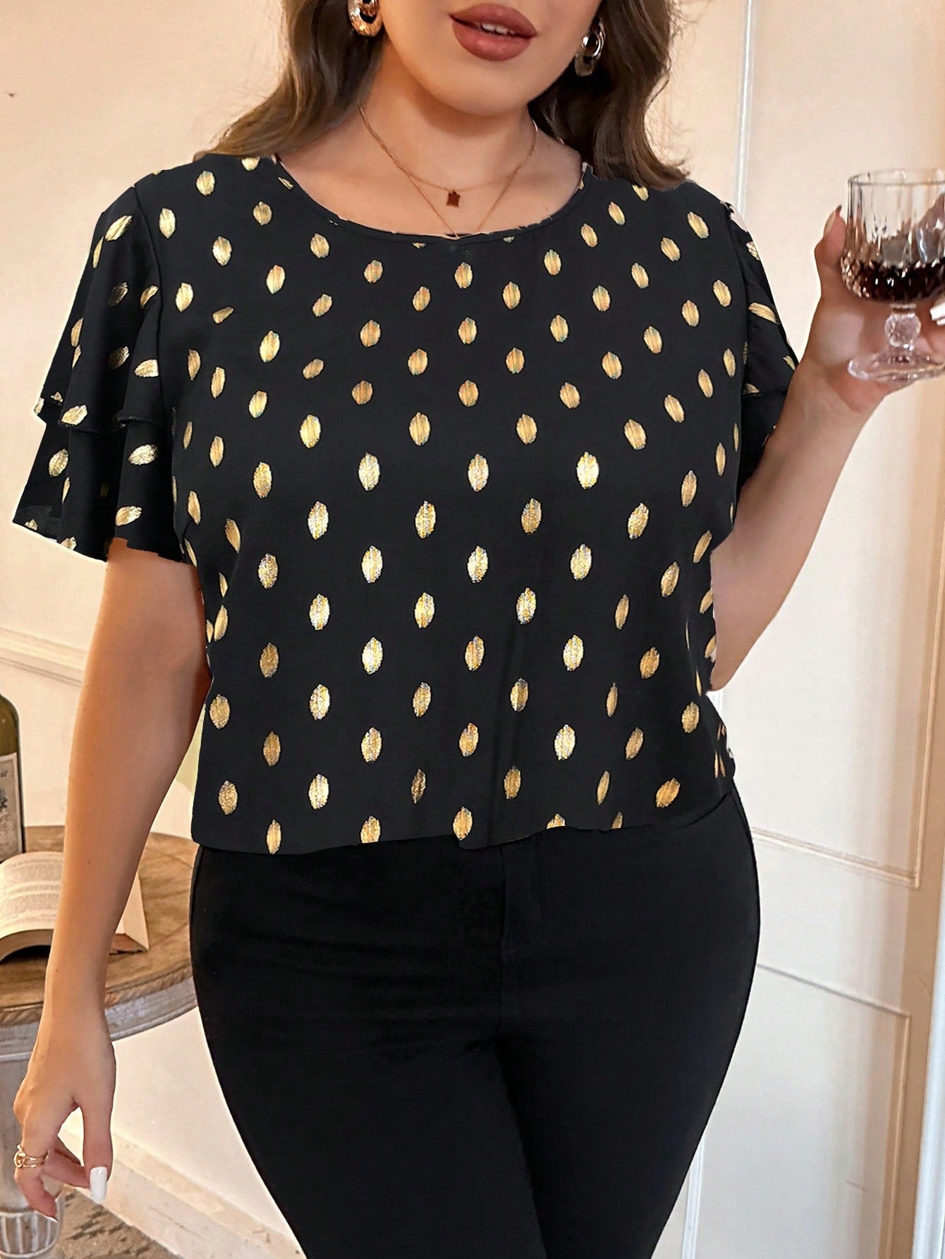 Round-Neck Plus Size Top With Double-Layer Sleeves And Printed Lines