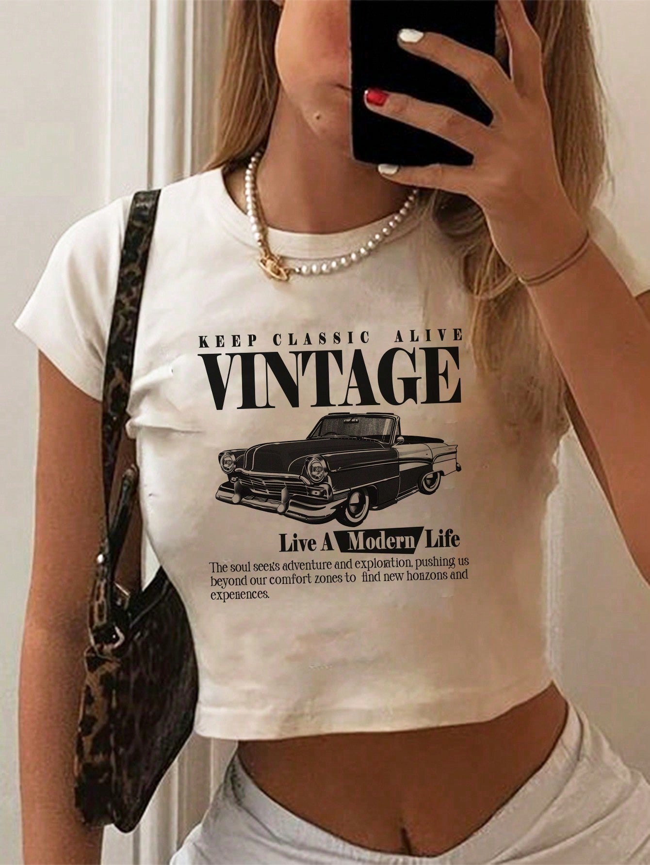 Casual And Simple White Round Neck Short Sleeve Tight Women's T-Shirt With Car Print, Suitable For Summer