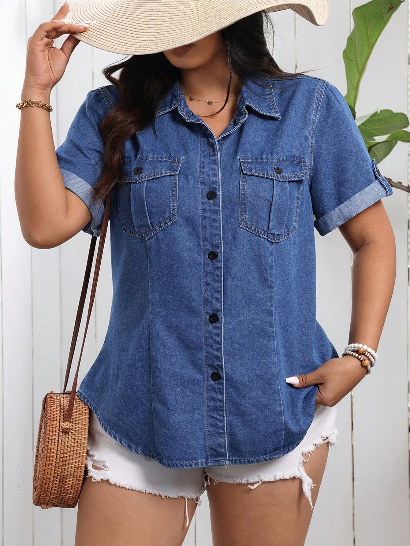 Plus Size Women's Summer Casual Fit Denim Shirt With Flap Pockets And Short Sleeves