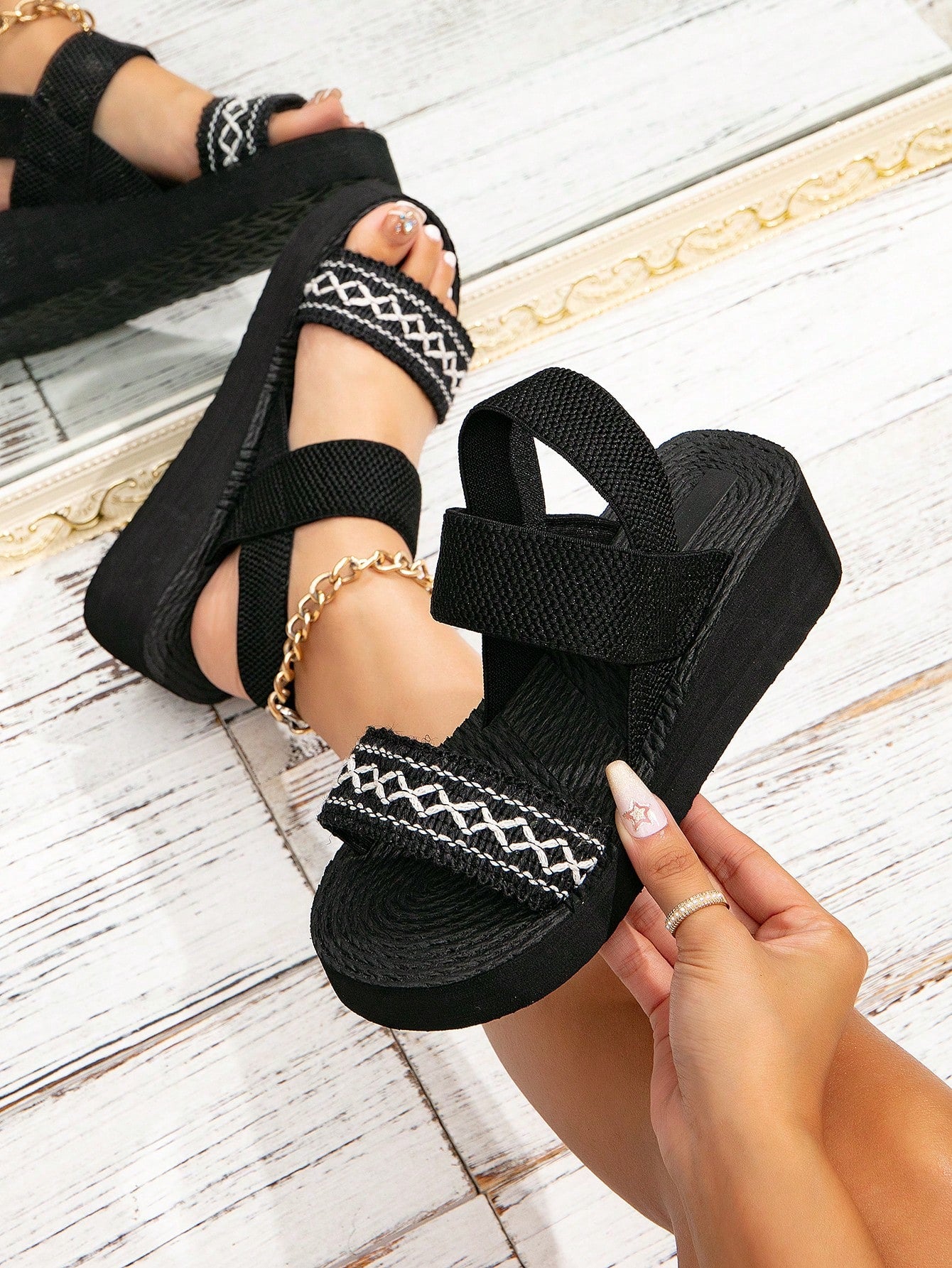 Fashionable Black Polka Dot Beach Sandals With Wedge Heels And Thick Soles For Outdoor Activities