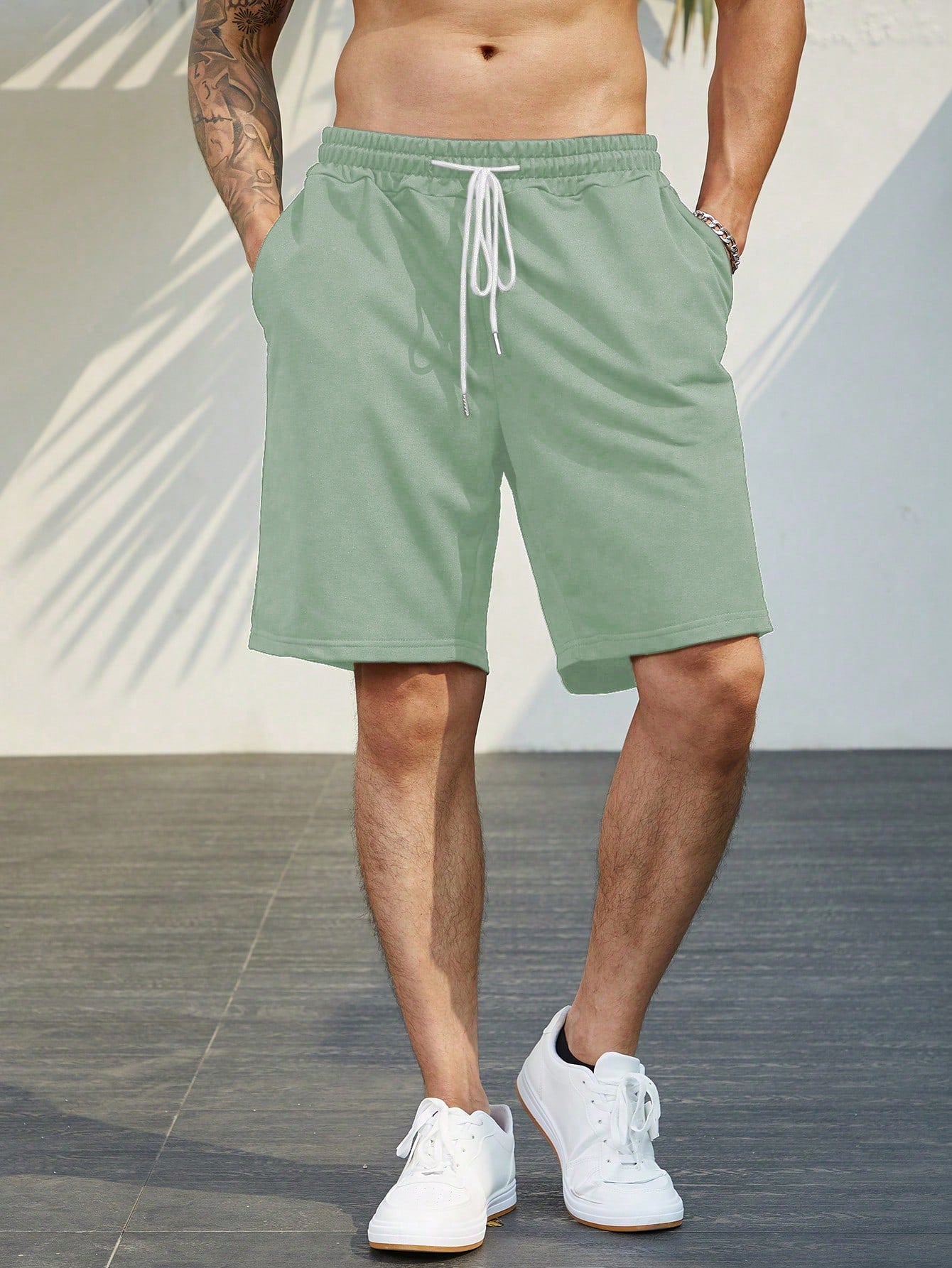 Men Plus Solid Drawstring Waist Slant Pocket Shorts