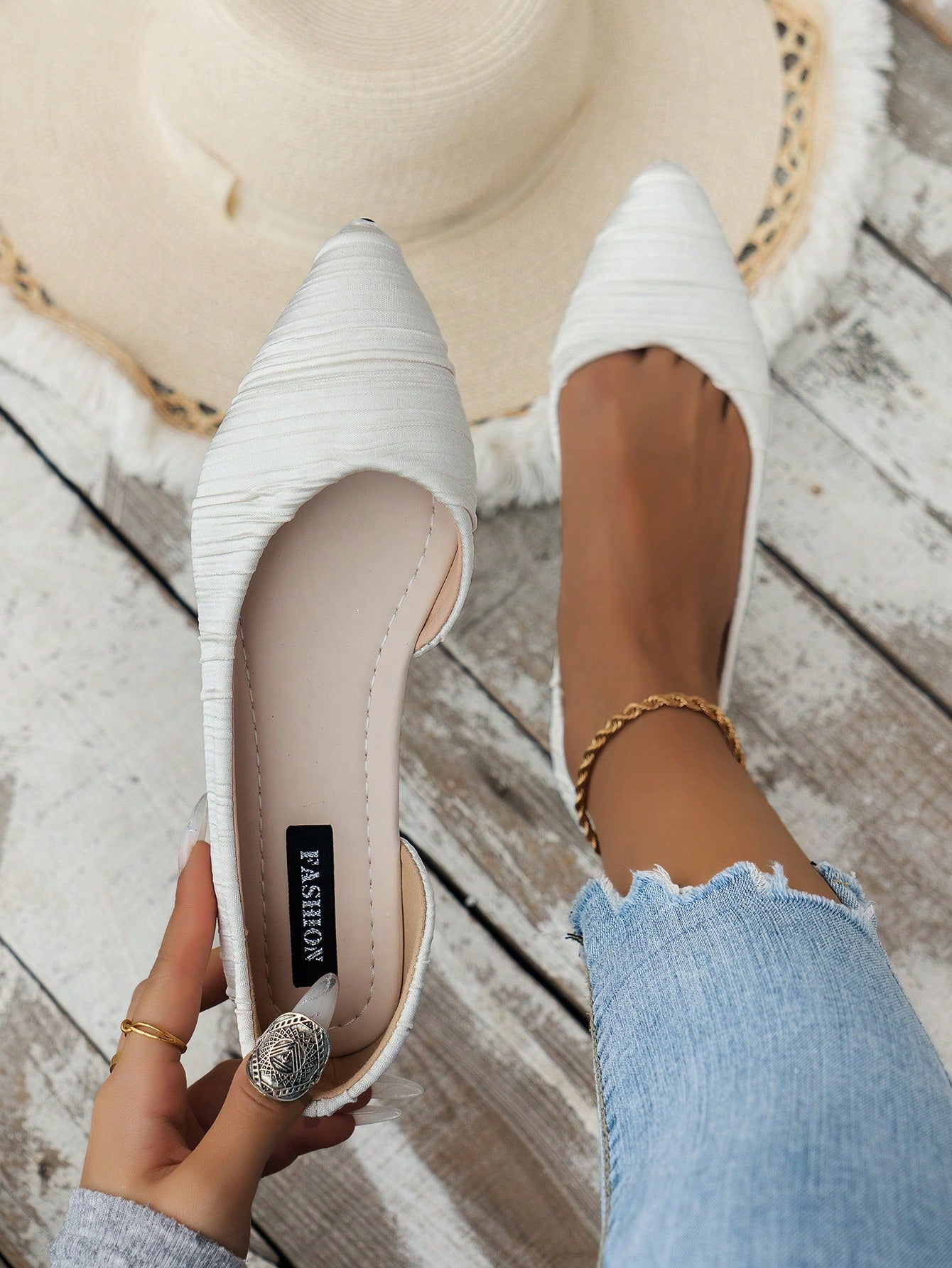 Fashionable Women Spring And Autumn Pointed-Toe Slip-On Shallow Flat Shoes With Hollow-Out Design, Comfortable And Slip-Resistant For Work, Parties, Shopping, Students With An Elegant And Elegant Style