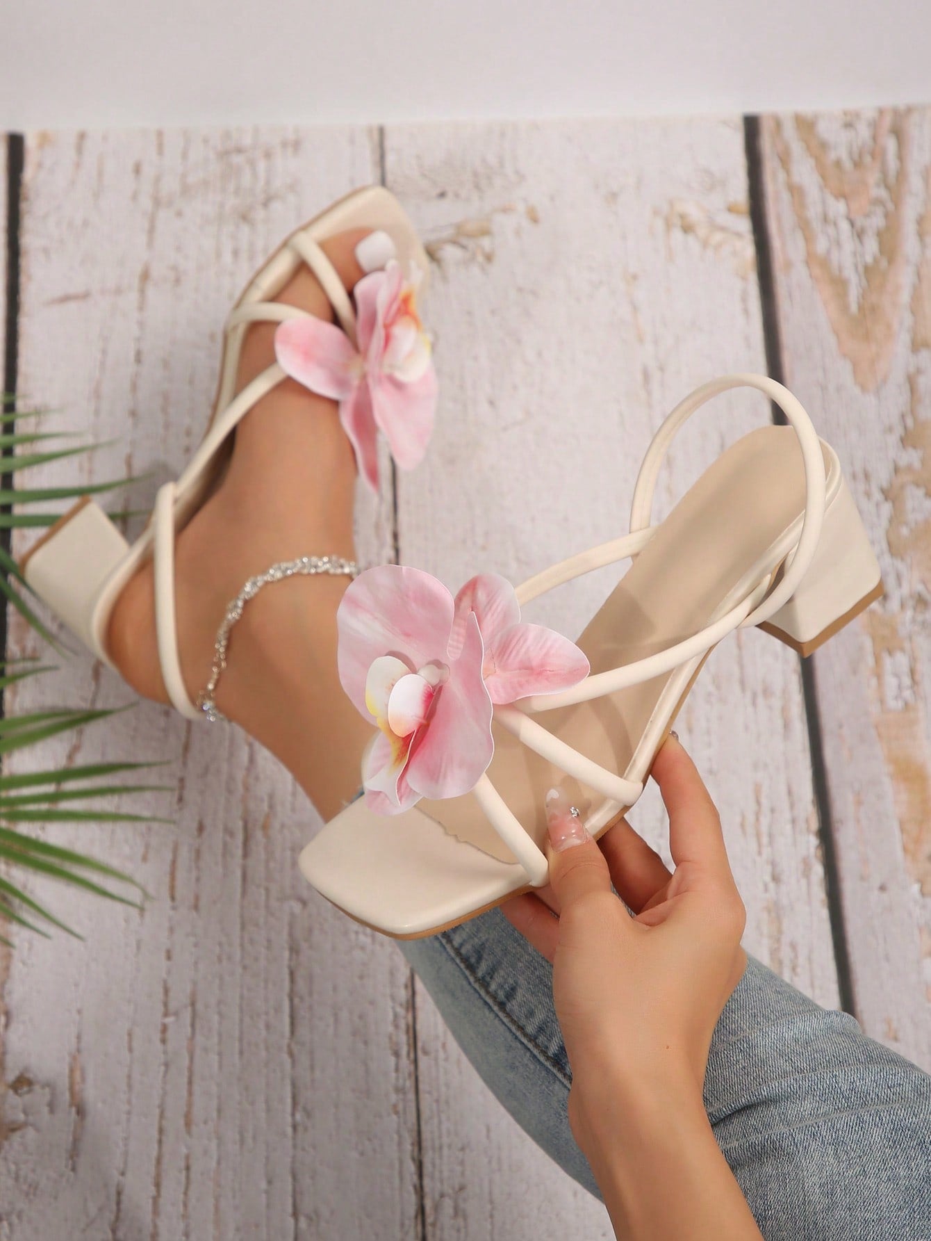 Internet Celebrity Beach Shoes, Europe And America 2024 New Style Floral Decoration High-Heeled Sandals For Women, Summer Wear