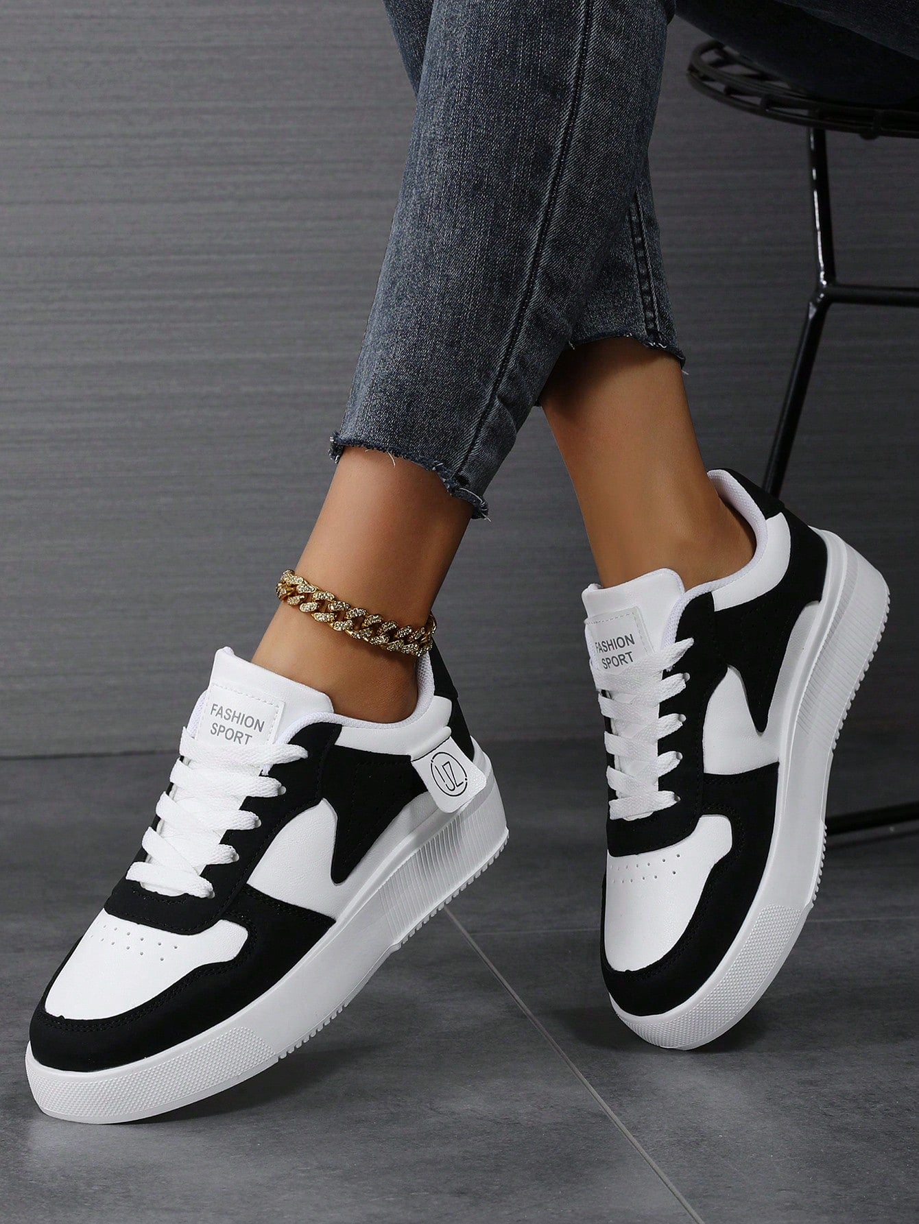 Ladies' Lace-Up Casual Sneakers, Sports Shoes, Skate Shoes, Lightweight, Street Style, Simple Fashionable Flat Shoes