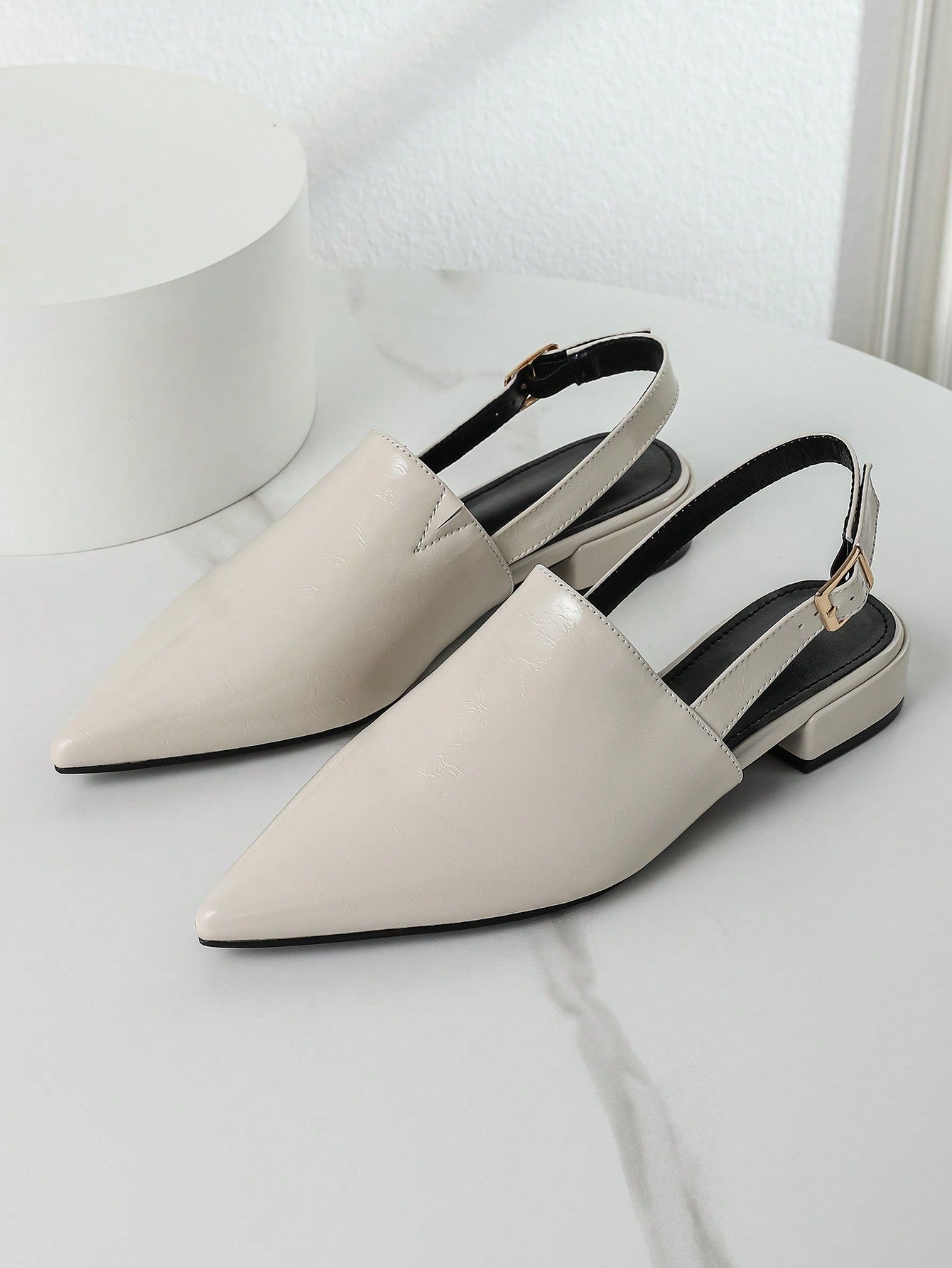 New British Style Women's Pointed Low-Heeled Flat Shoes With Unique Design And Personality, Perfect For Outside Wear