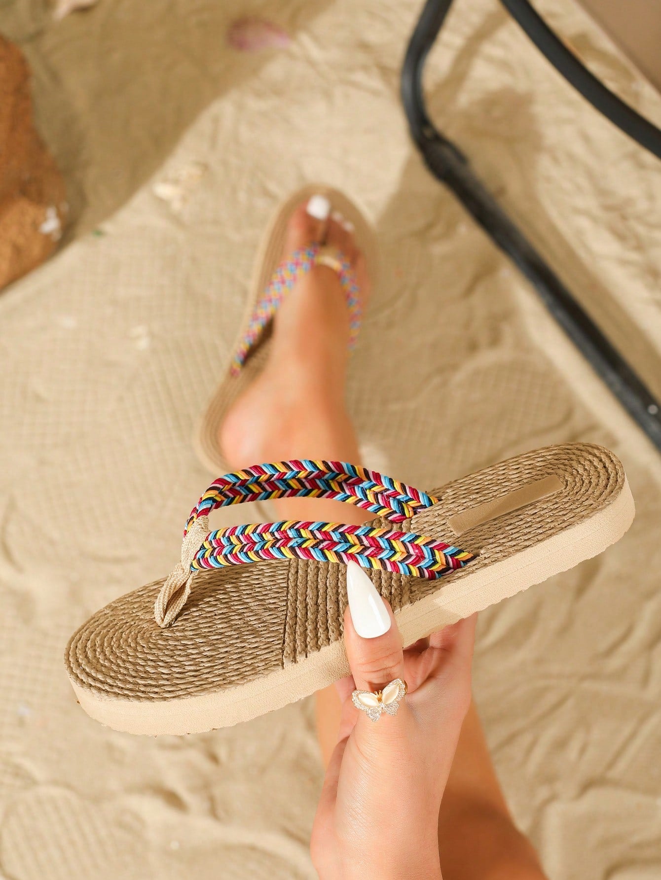 New Arrival Women's Flat Slipper With Herringbone Patterned Strap For Beach And Indoor Use In Summer