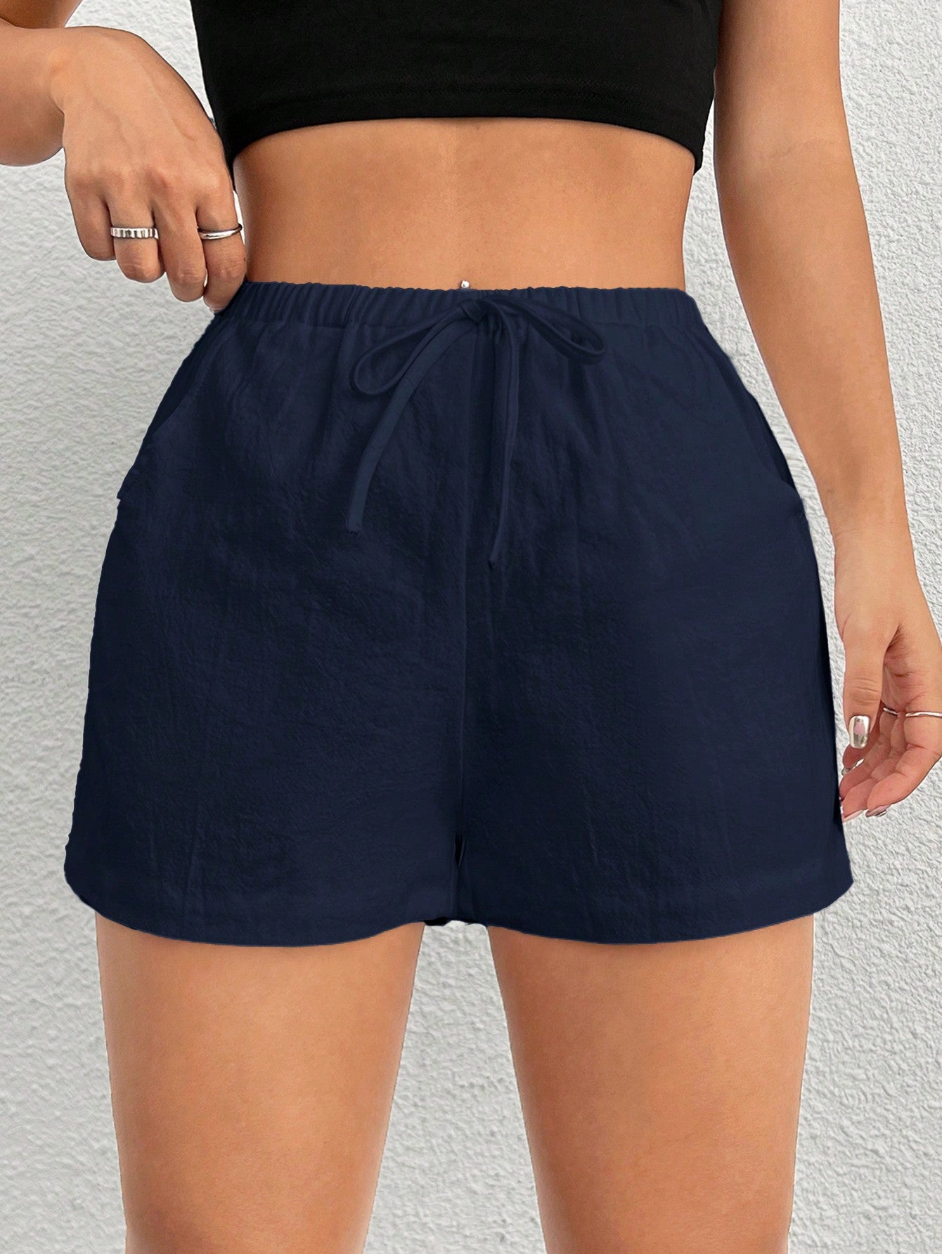 Women'S Solid Color Elastic Waistband Shorts With Slanted Pockets