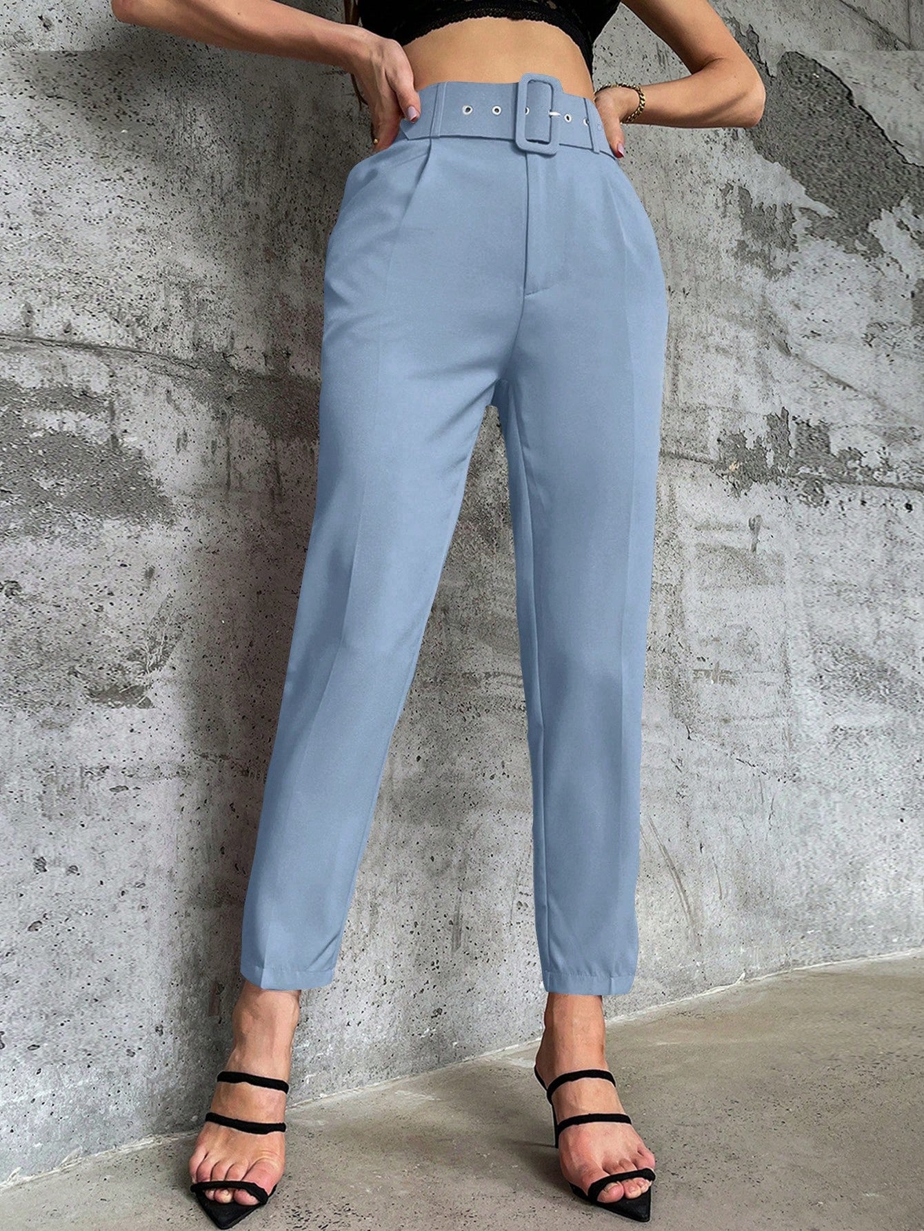 Modichic Solid Belted Tapered Pants