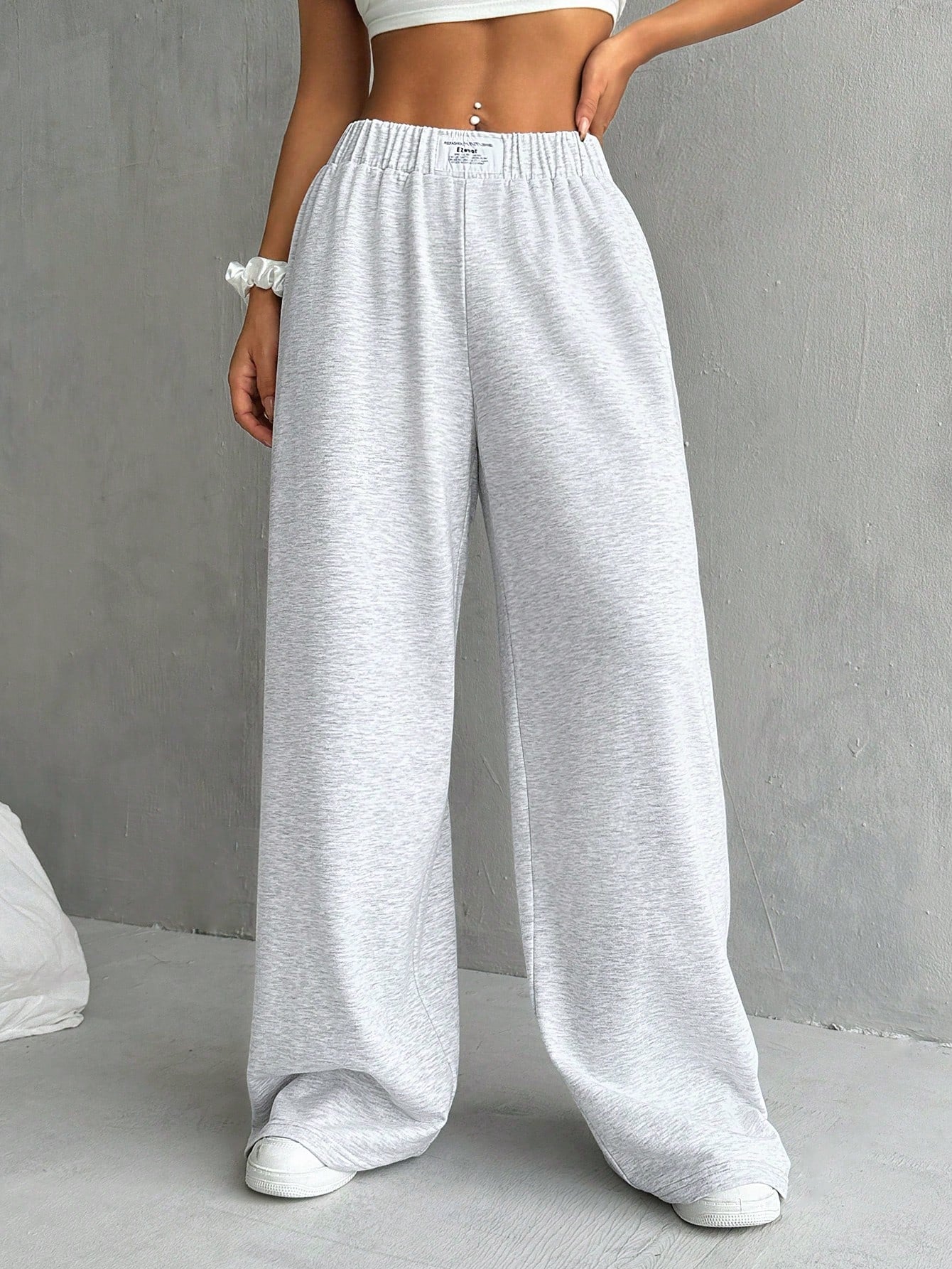 Women's Leisure Patch Detail Wide-Legged Cropped Pants