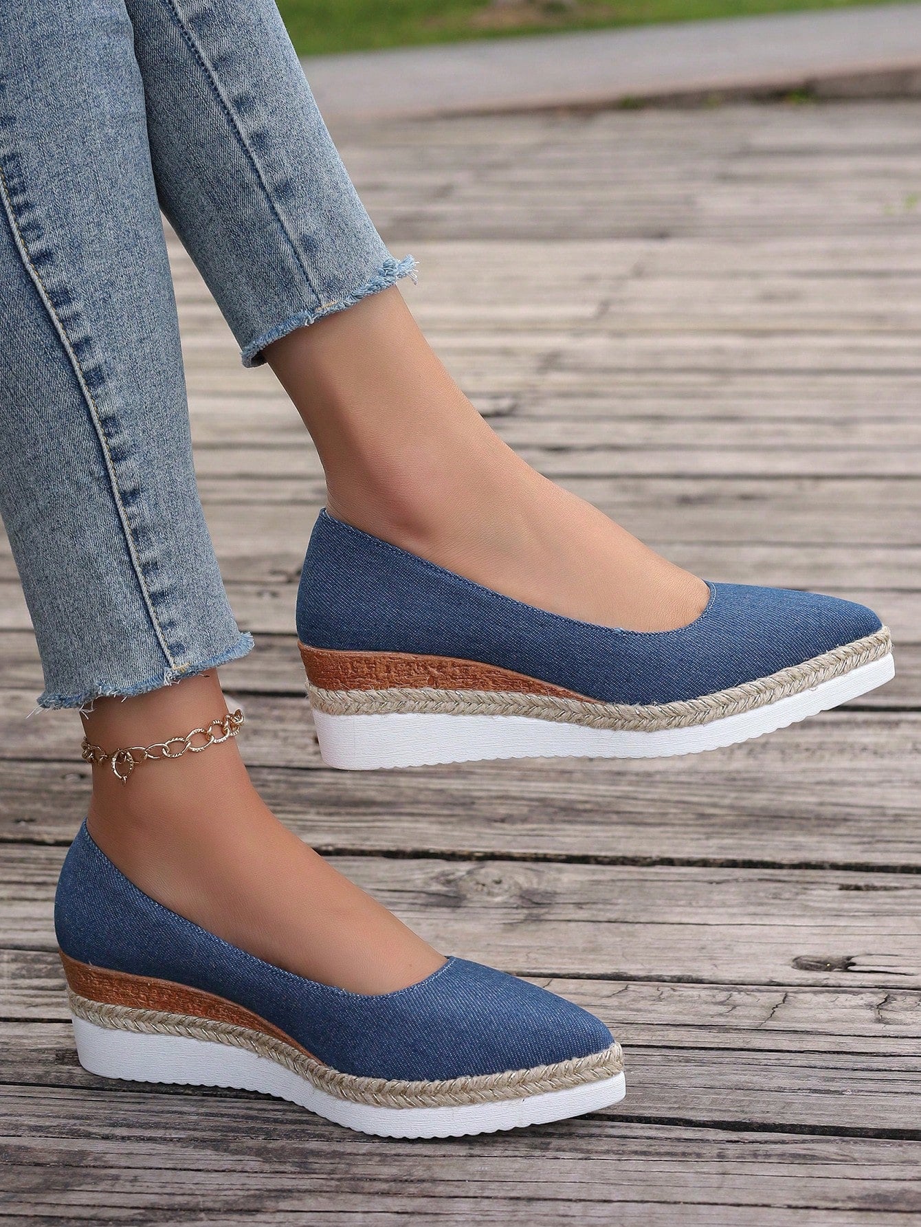 Ladies Plus Size Retro Floral Patterned Decorated Color Block Closed Toe Lightweight Jute Rope Elegant Wedge Heels & Thick Sole Shoes