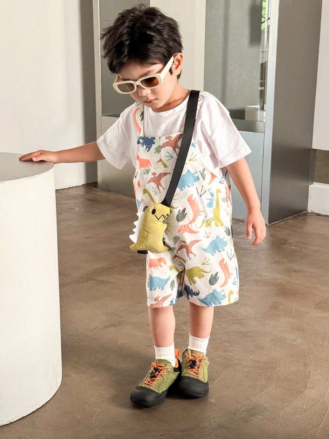 Young Boy Dinosaur Printed Jumpsuit With Dinosaur Accessory Pendant, Suitable For Summer And Vacation