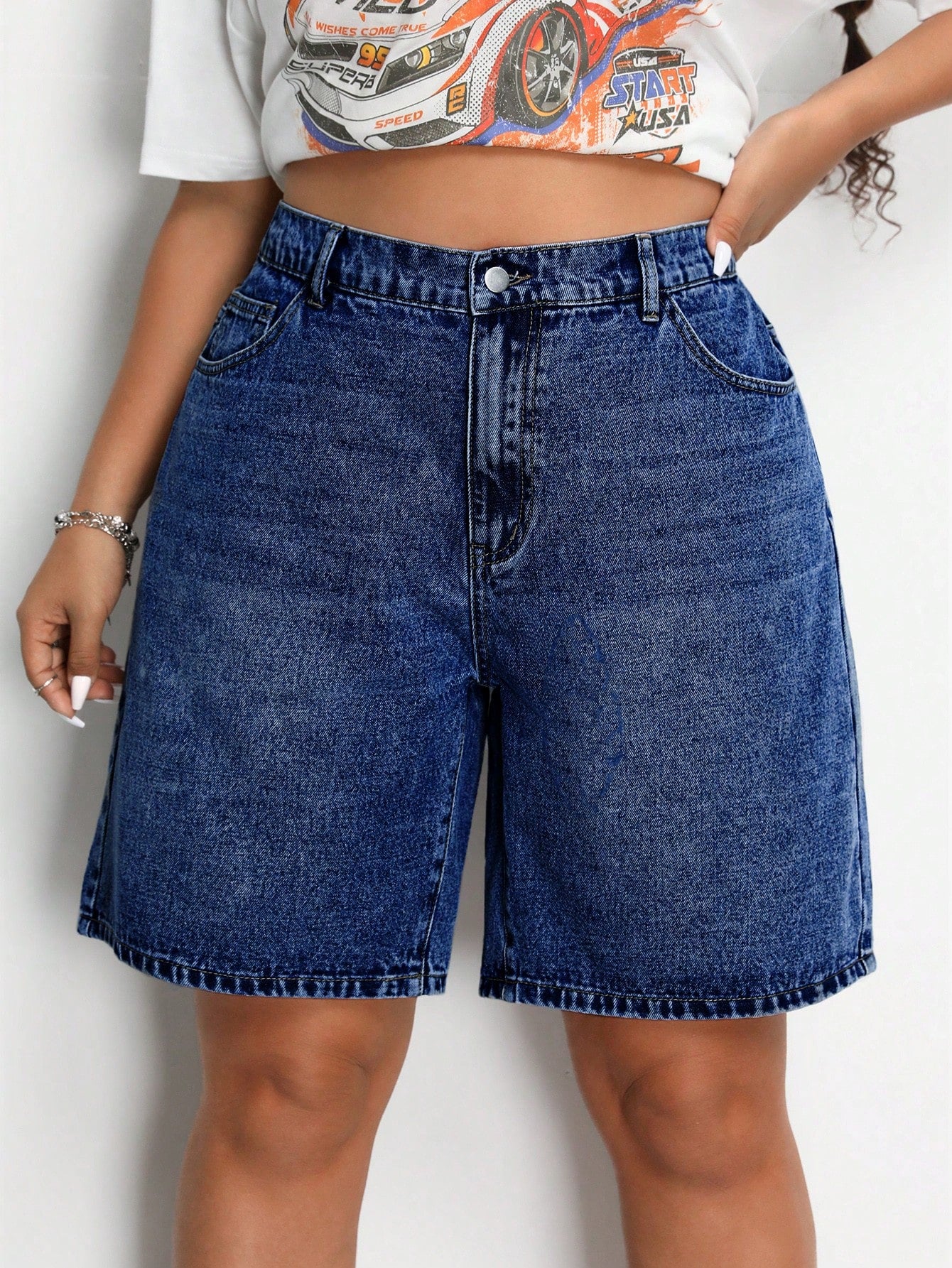 Plus Size Water Wash Slanted Pocket Straight Leg Denim Shorts