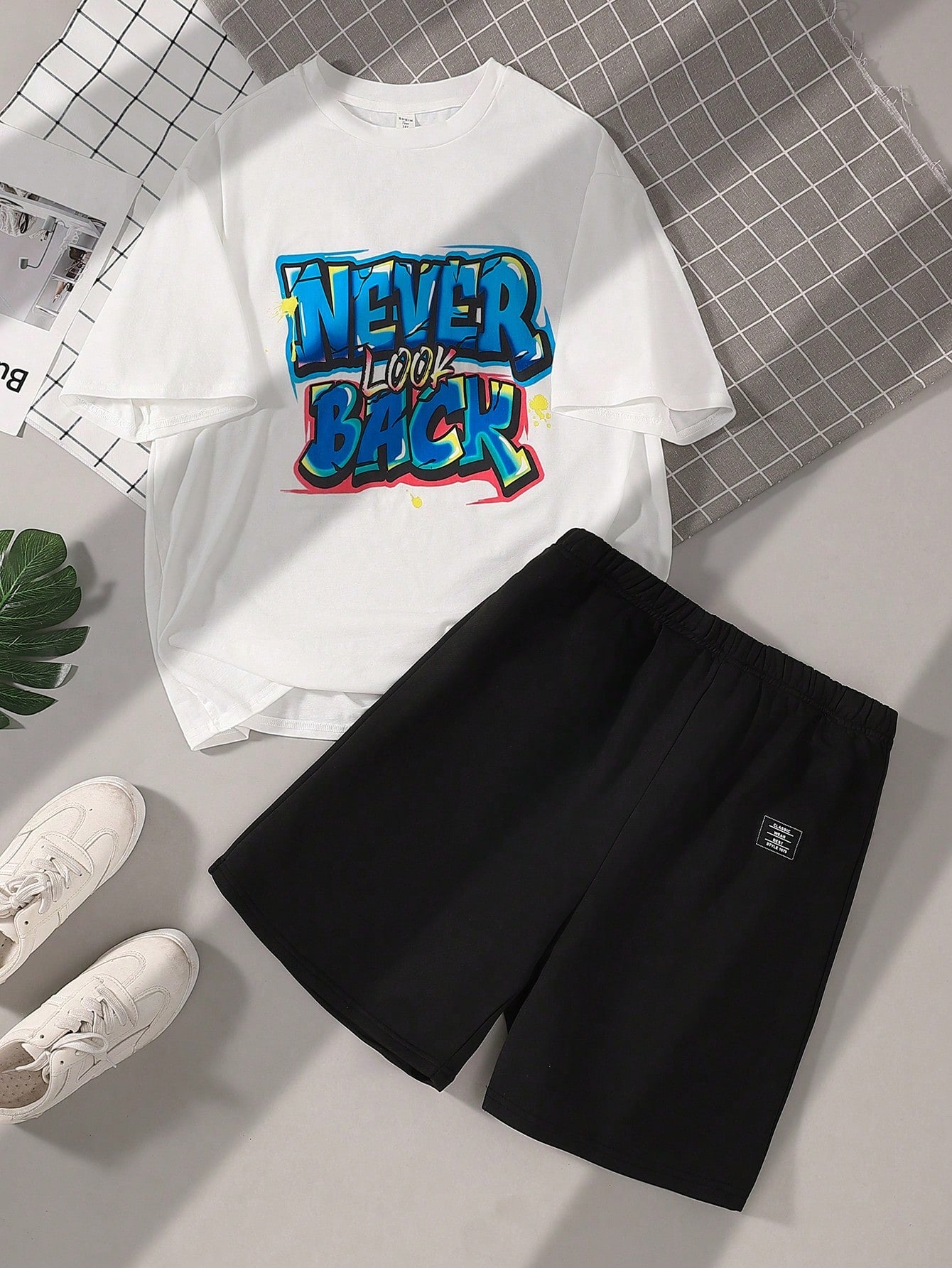 Teen Boy Casual Graffiti & Letter Print Round Neck Pullover Short Sleeve T-Shirt And Knitted Letter Pattern Shorts Set