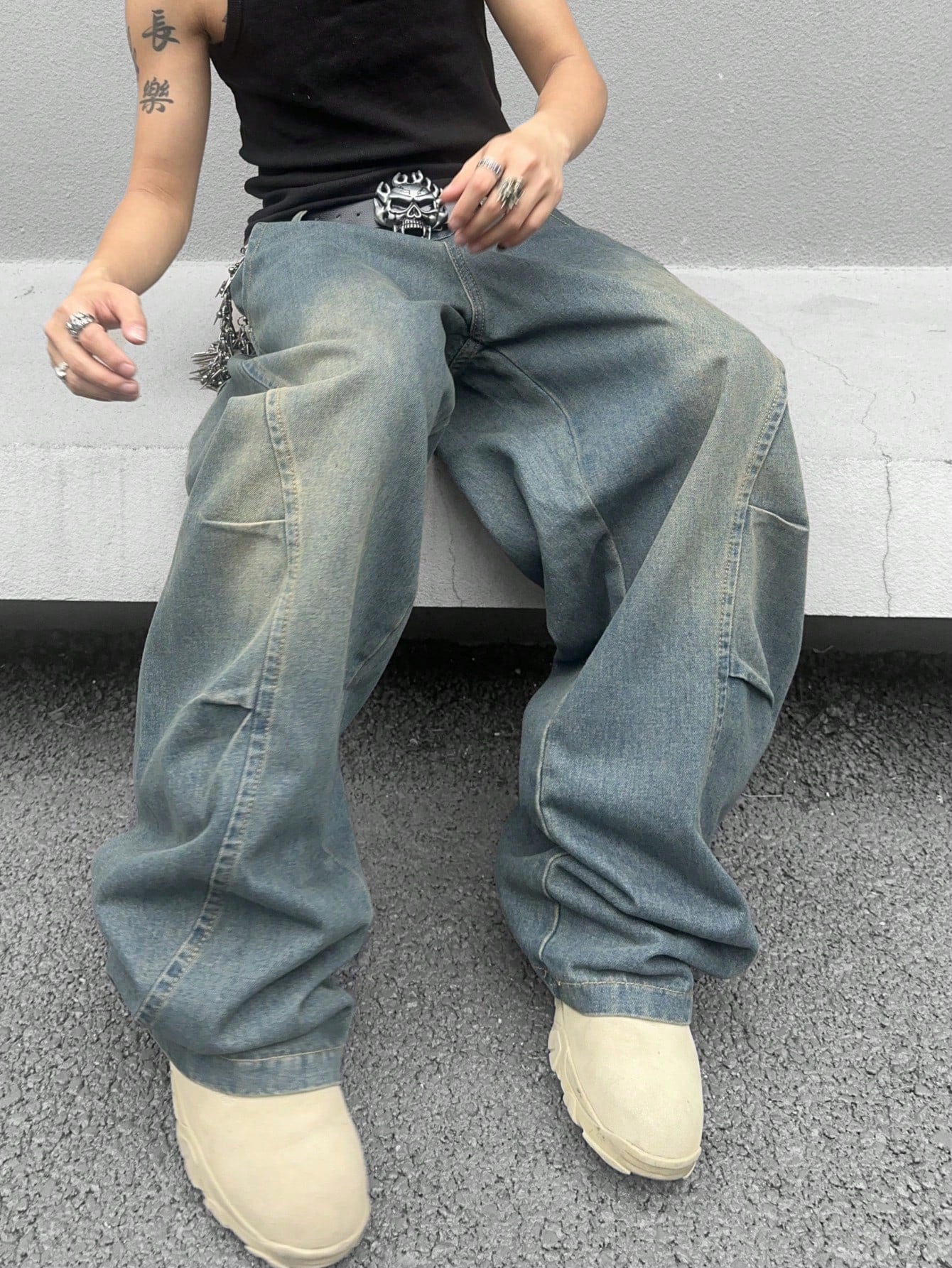 Men Fashionable Solid Color Loose Fit Casual Jeans