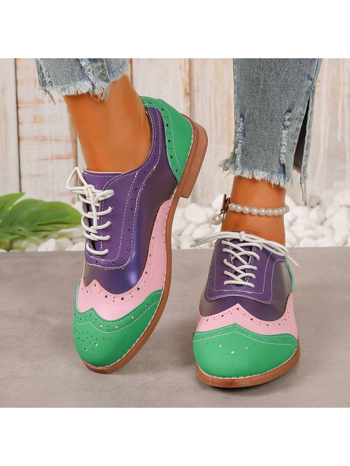 European And American Style Large Size British Style Women's Flat Shoes, Comfortable Lace-Up Casual Leather Shoes, Retro Carved Color Blocking Low Cut Student Shoes, Fashionable Low-Heeled Shoes For Women