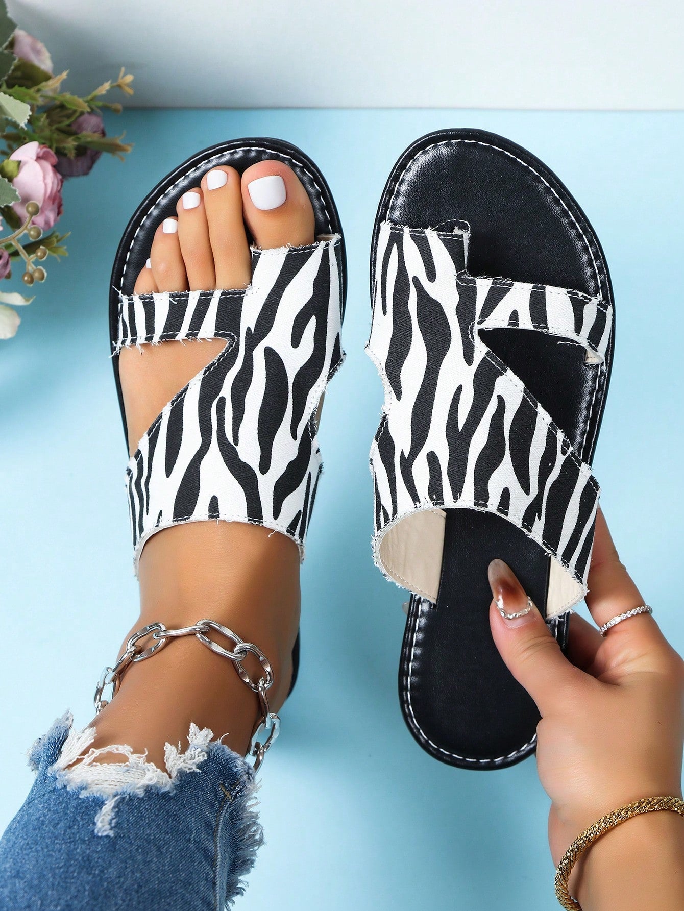 2024 Summer European And American Large Size Women's Fashionable Beach Trendy Slip-Resistant Vacation Zebra Pattern Flat Sandals