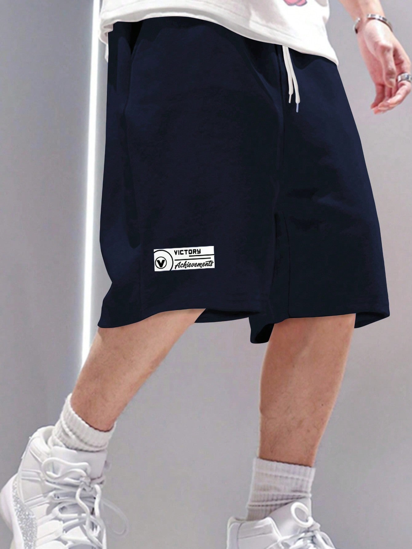 Men Plus Letter Graphic Drawstring Waist Shorts