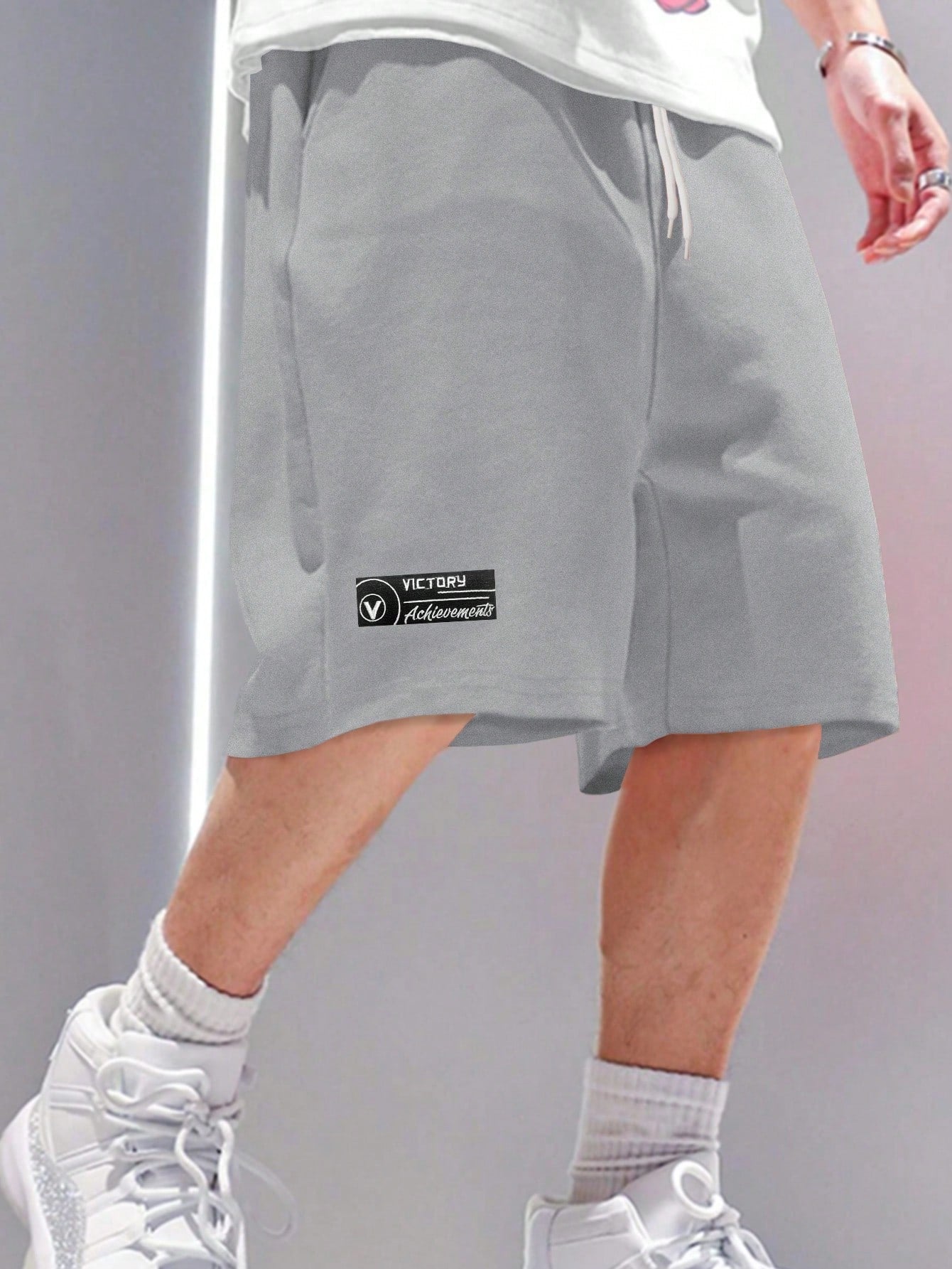 Men Plus Letter Graphic Drawstring Waist Shorts