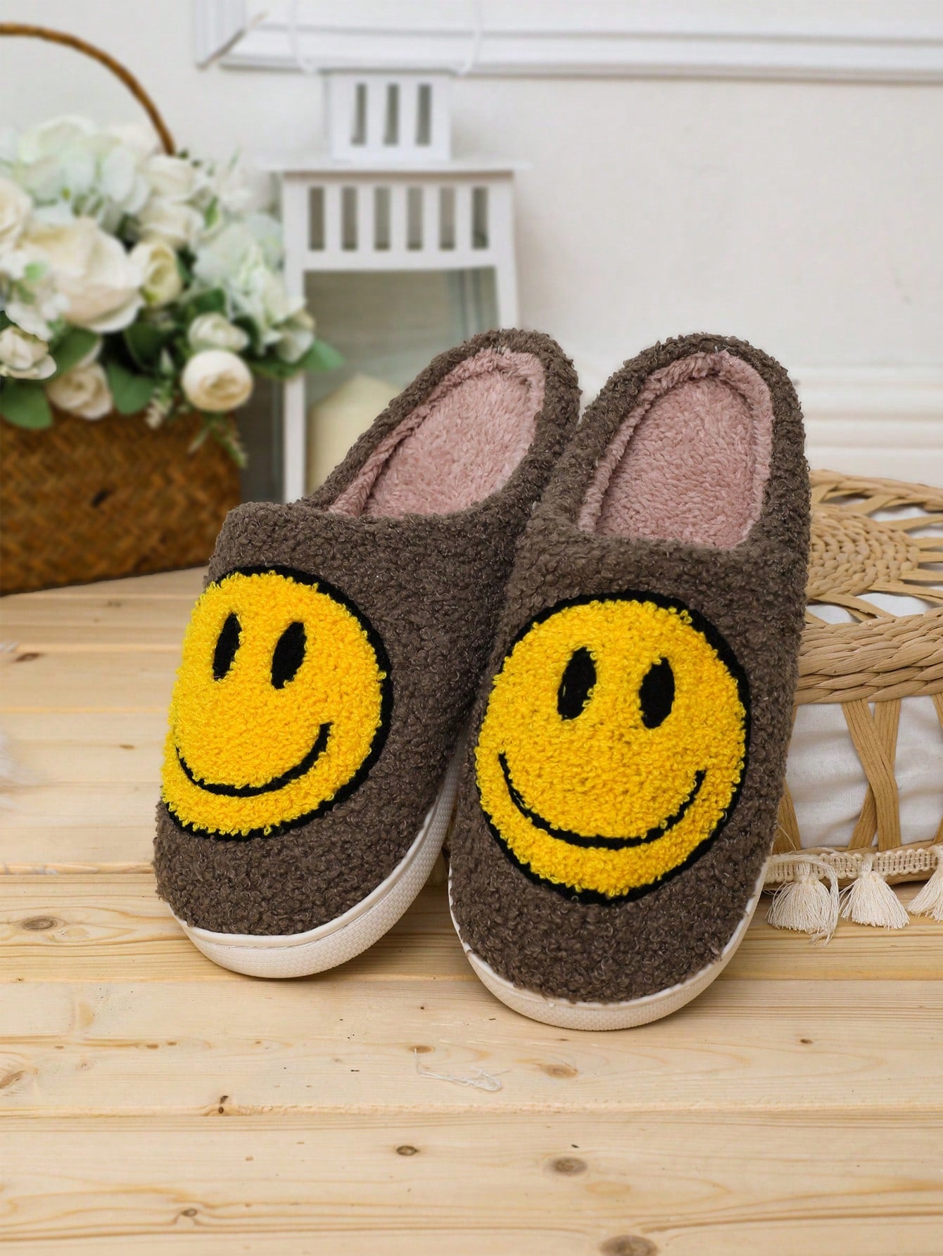 Women Korean Style Cute Cartoon  Face Fabric Slippers With Thick And Wear-Resistant Soles For Warm And Cozy Home Winter Wear, Couples" Slippers