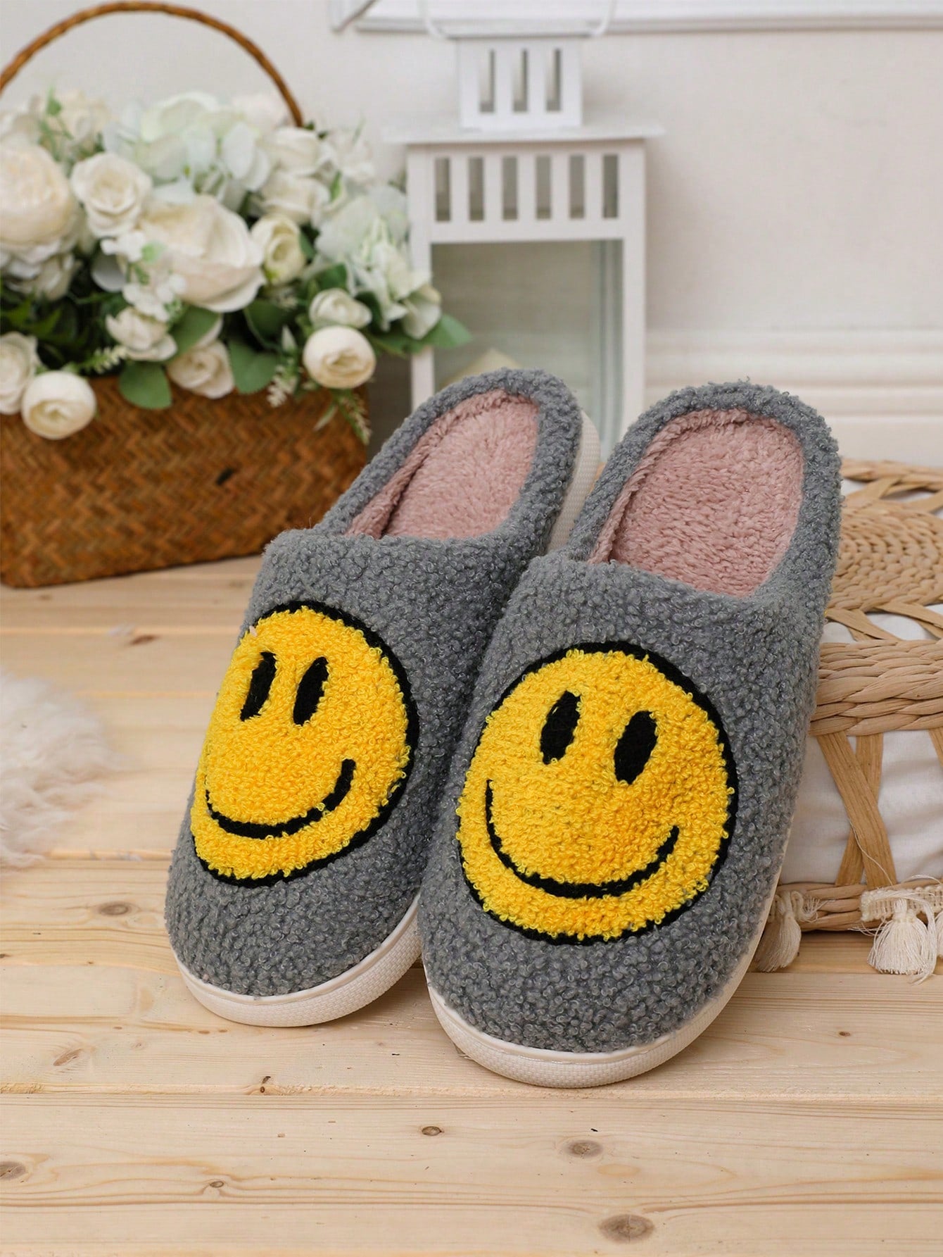 Women Korean Style Cute Cartoon  Face Fabric Slippers With Thick And Wear-Resistant Soles For Warm And Cozy Home Winter Wear, Couples" Slippers