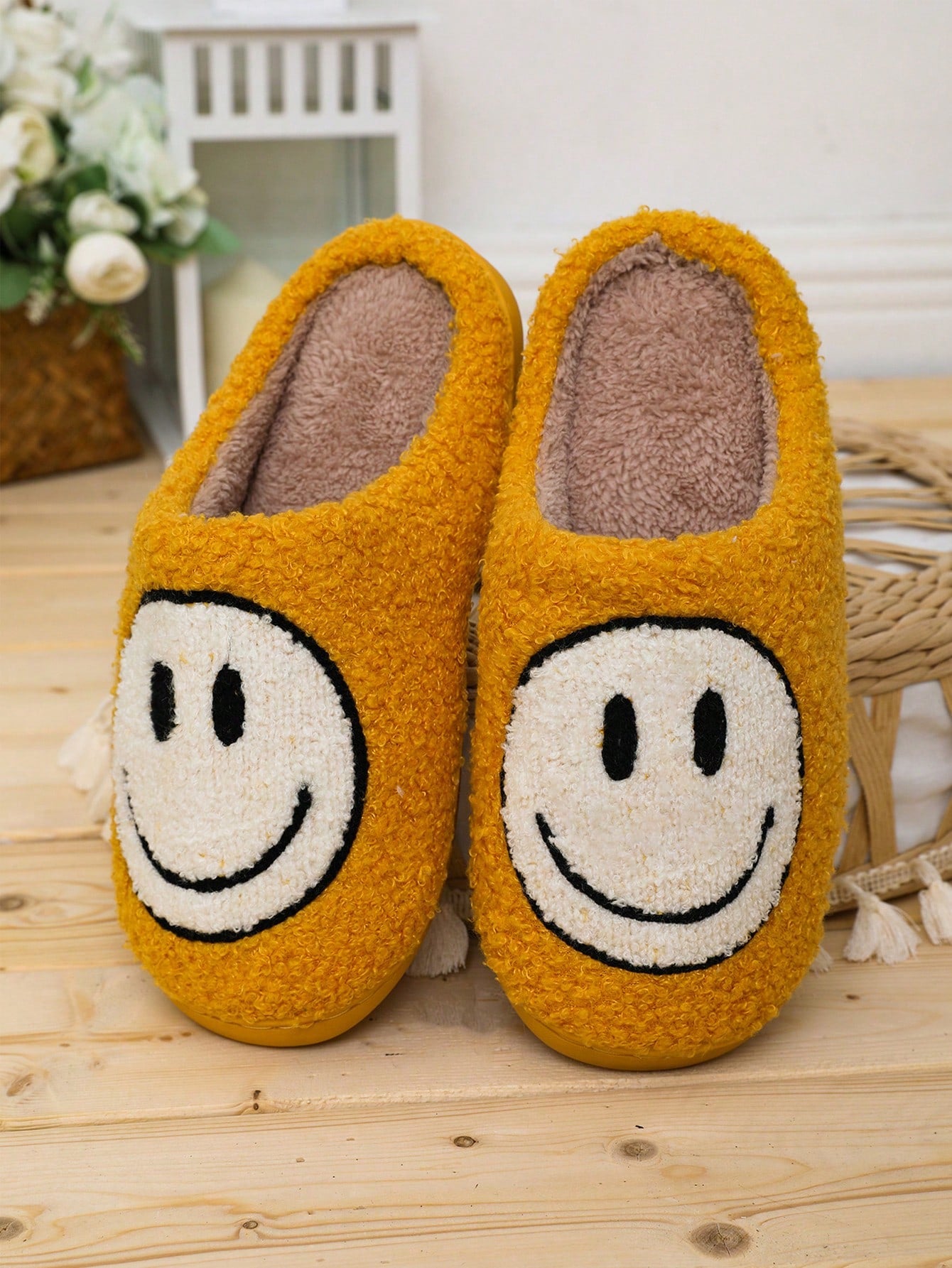 Women Korean Style Cute Cartoon  Face Fabric Slippers With Thick And Wear-Resistant Soles For Warm And Cozy Home Winter Wear, Couples" Slippers