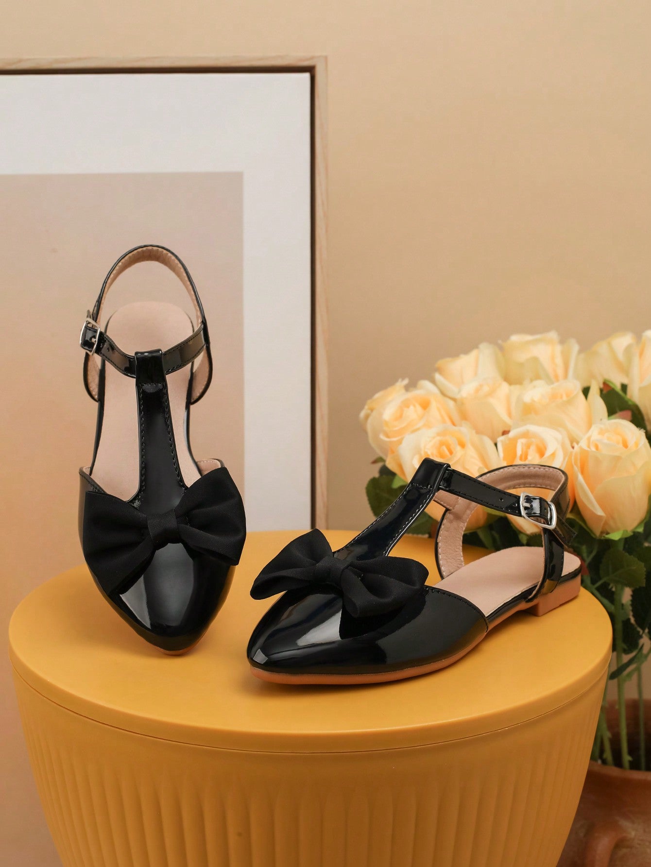 Fashionable Flat Sandals For Parties And Holidays